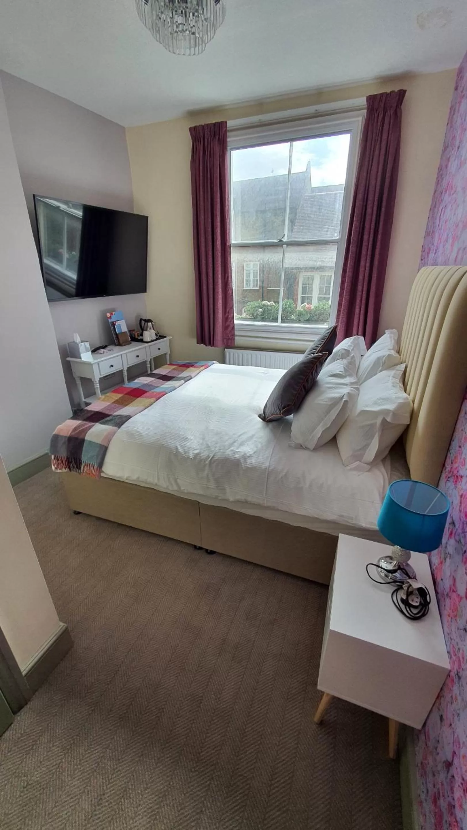 Bedroom, Bed in The Griffin Belle Hotel Vauxhall