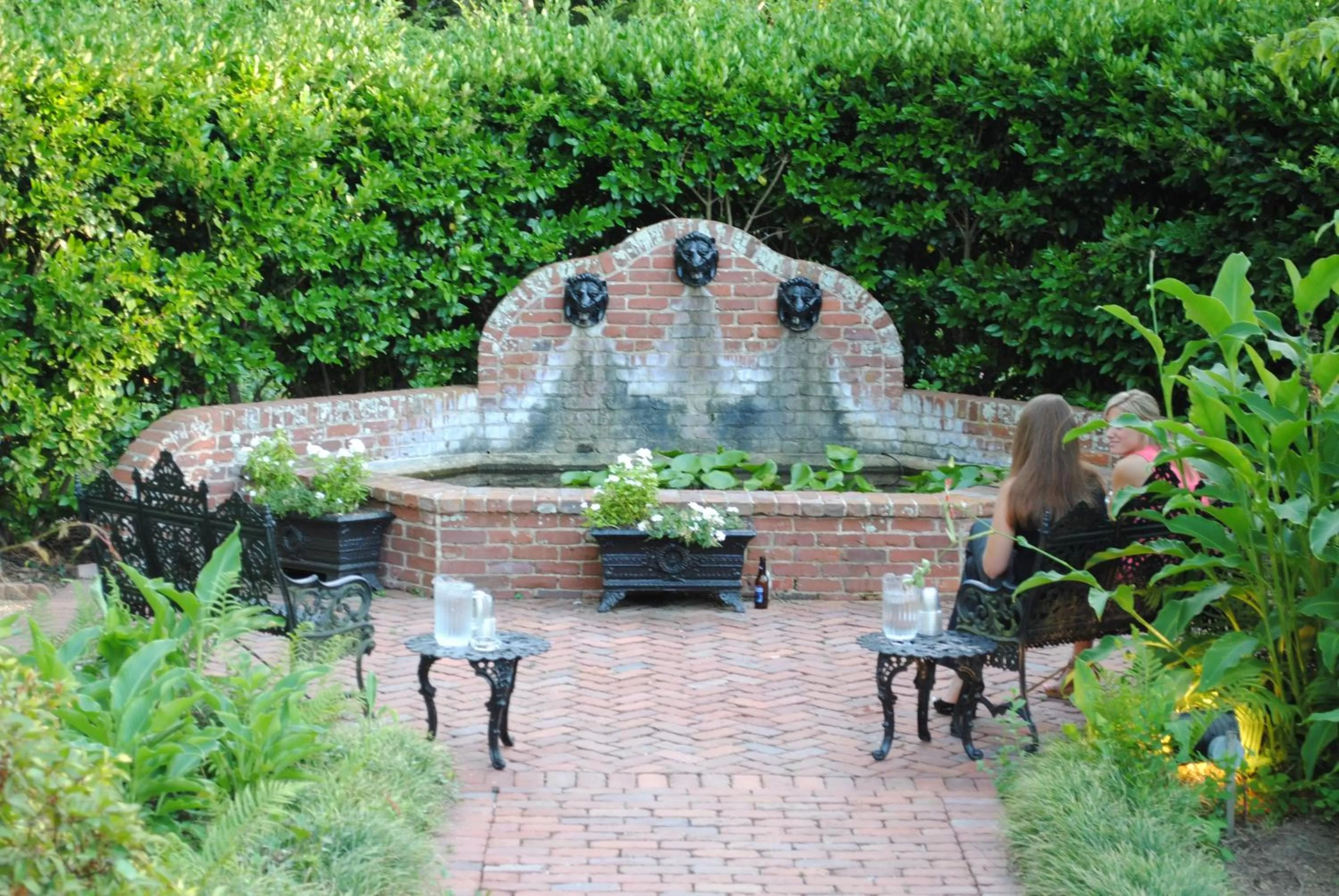 Garden in Monmouth Historic Inn