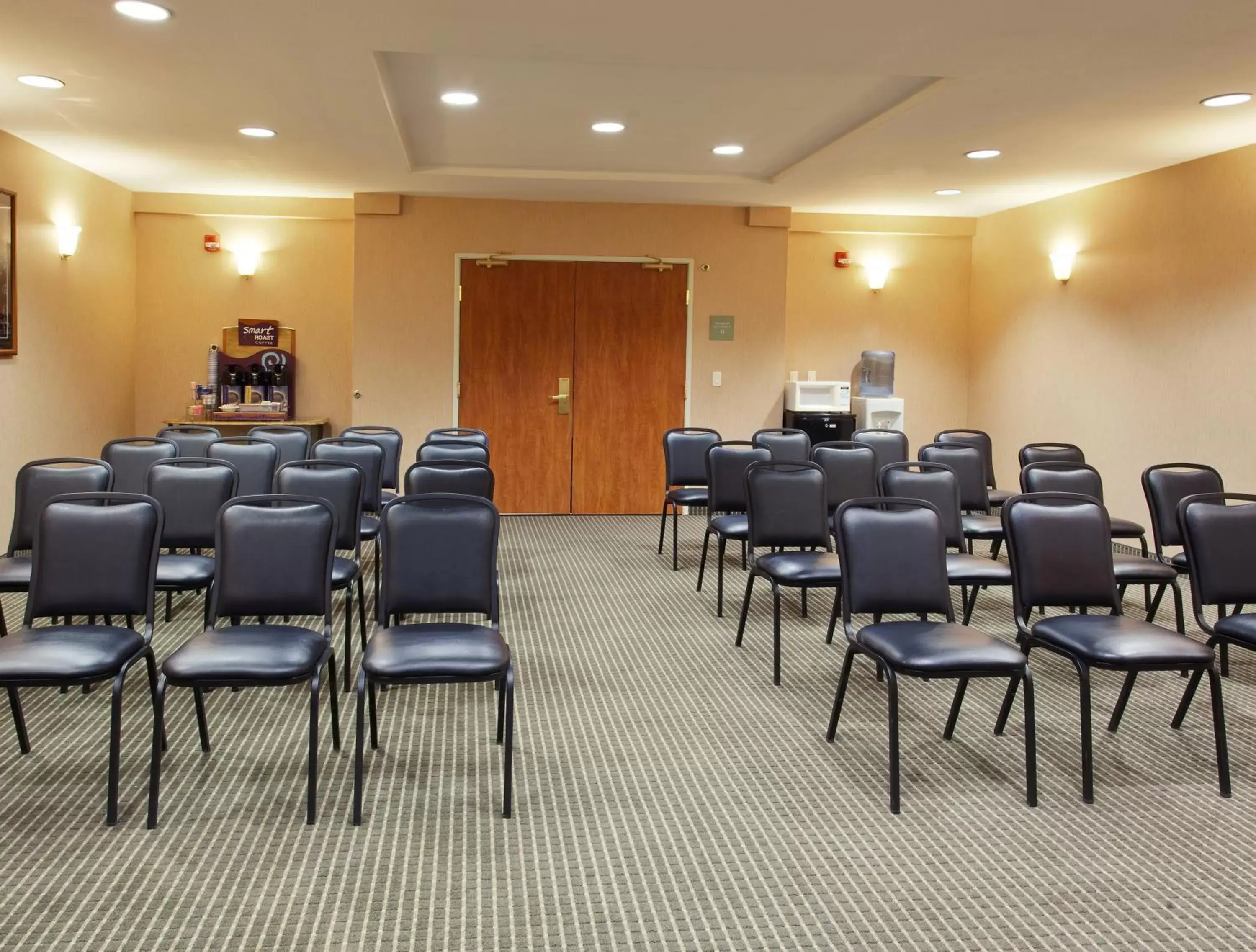 Meeting/conference room in Holiday Inn Express Hotel & Suites Carson City, an IHG Hotel