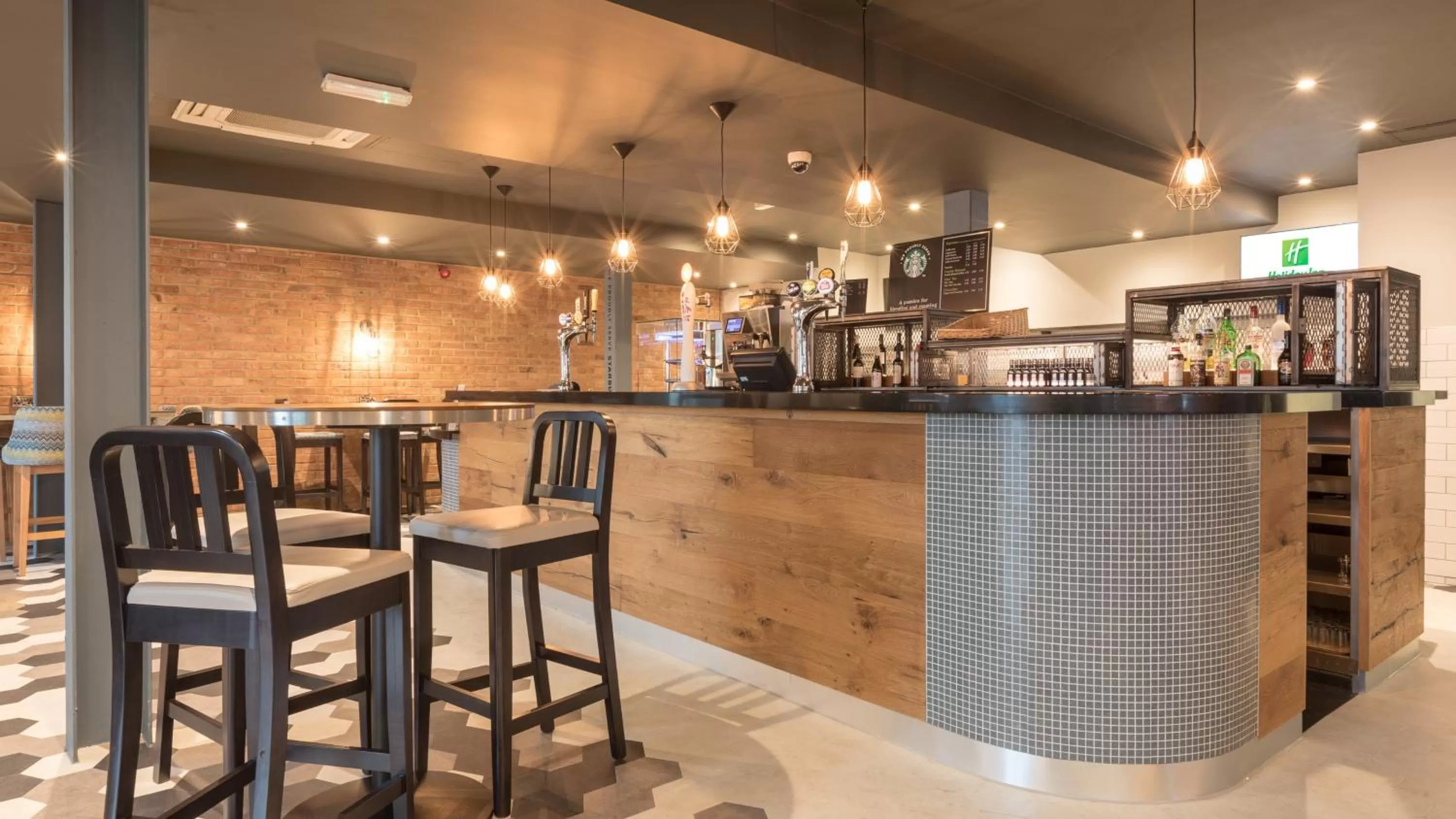 Lounge or bar, Lounge/Bar in Holiday Inn Manchester - Central Park, an IHG Hotel