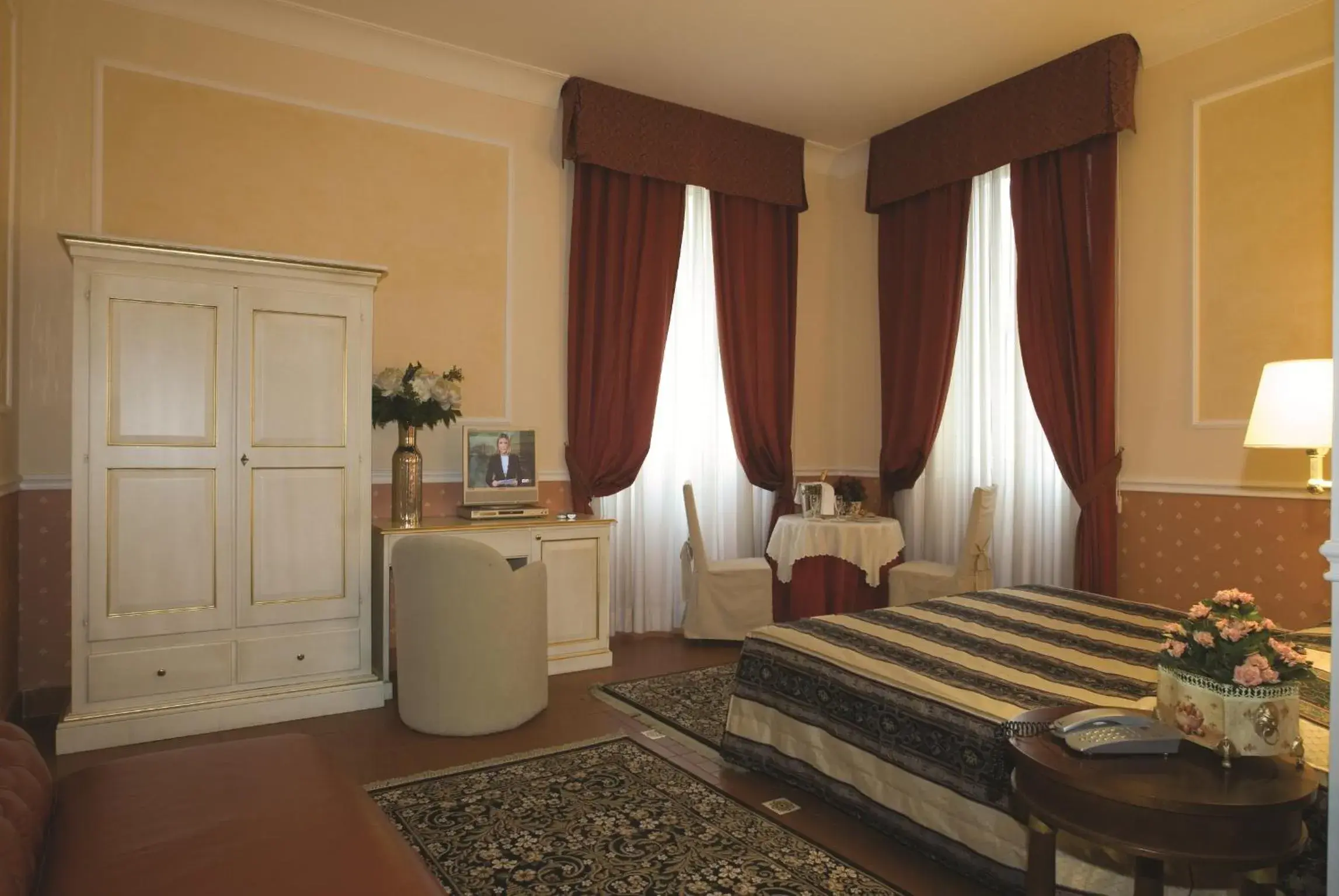 View (from property/room), Bed in Antico Palazzo Rospigliosi