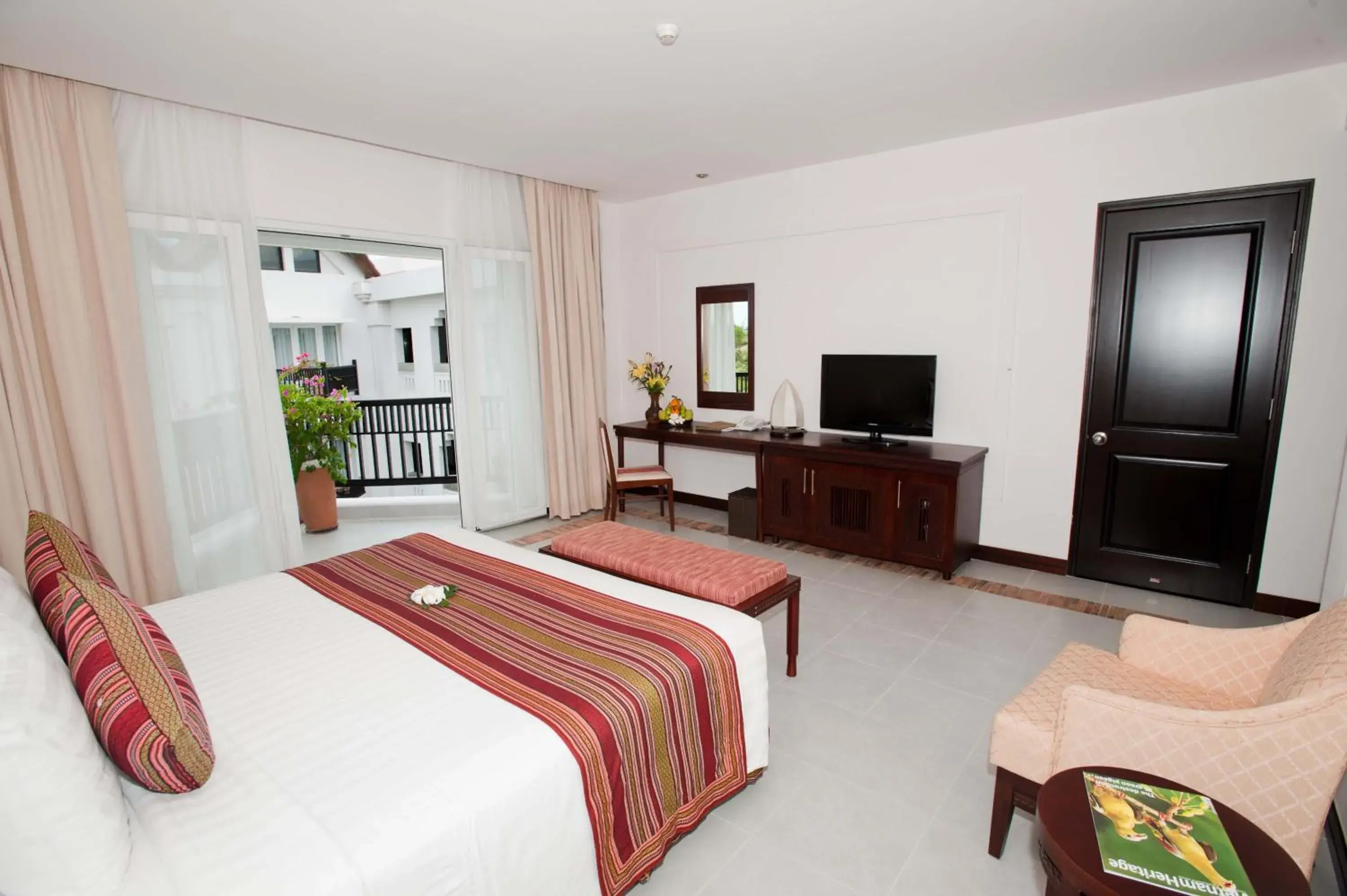 Bedroom, TV/Entertainment Center in Muine Bay Resort