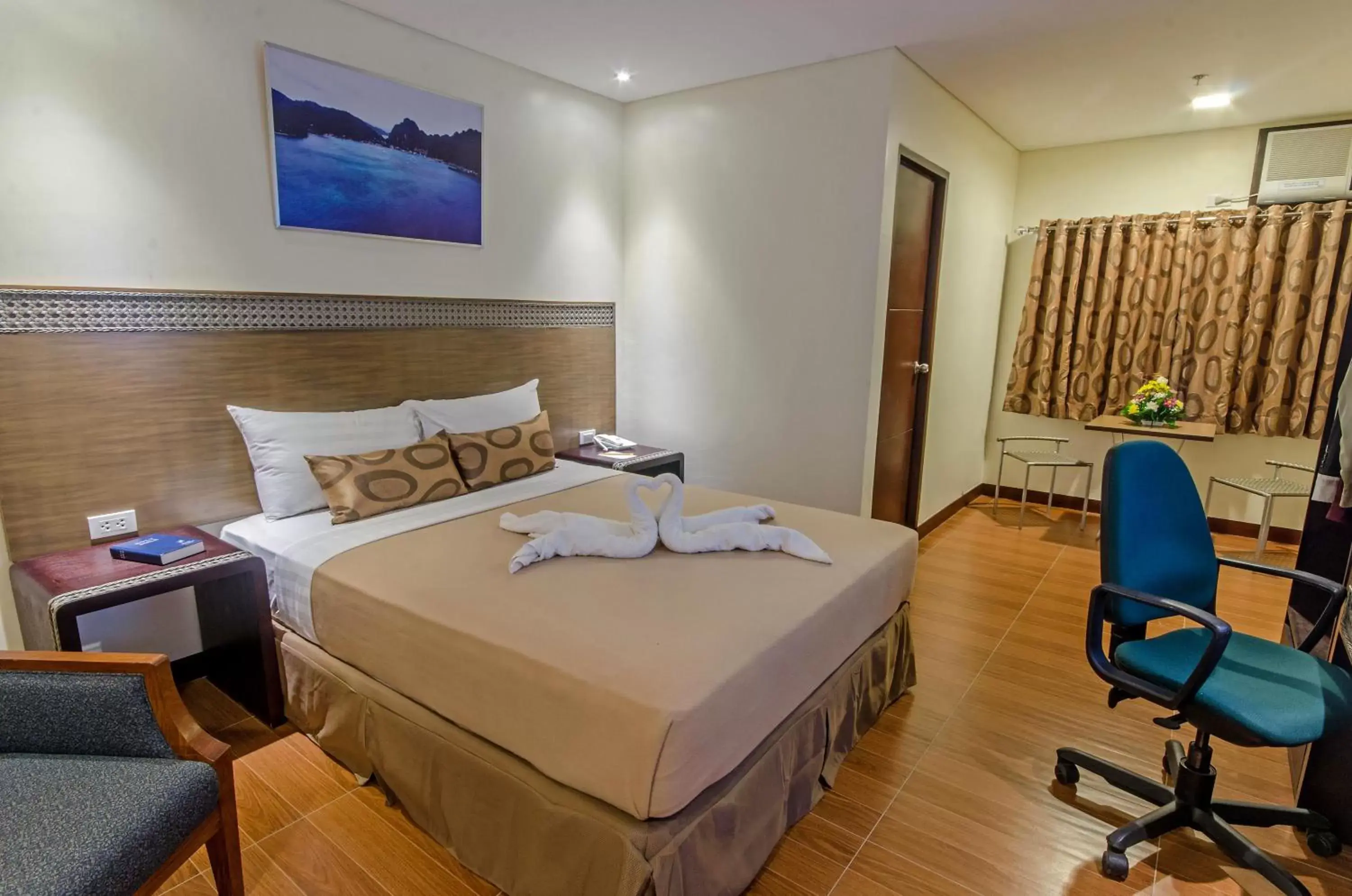 Deluxe Single Room in Fersal Hotel - Puerto Princesa