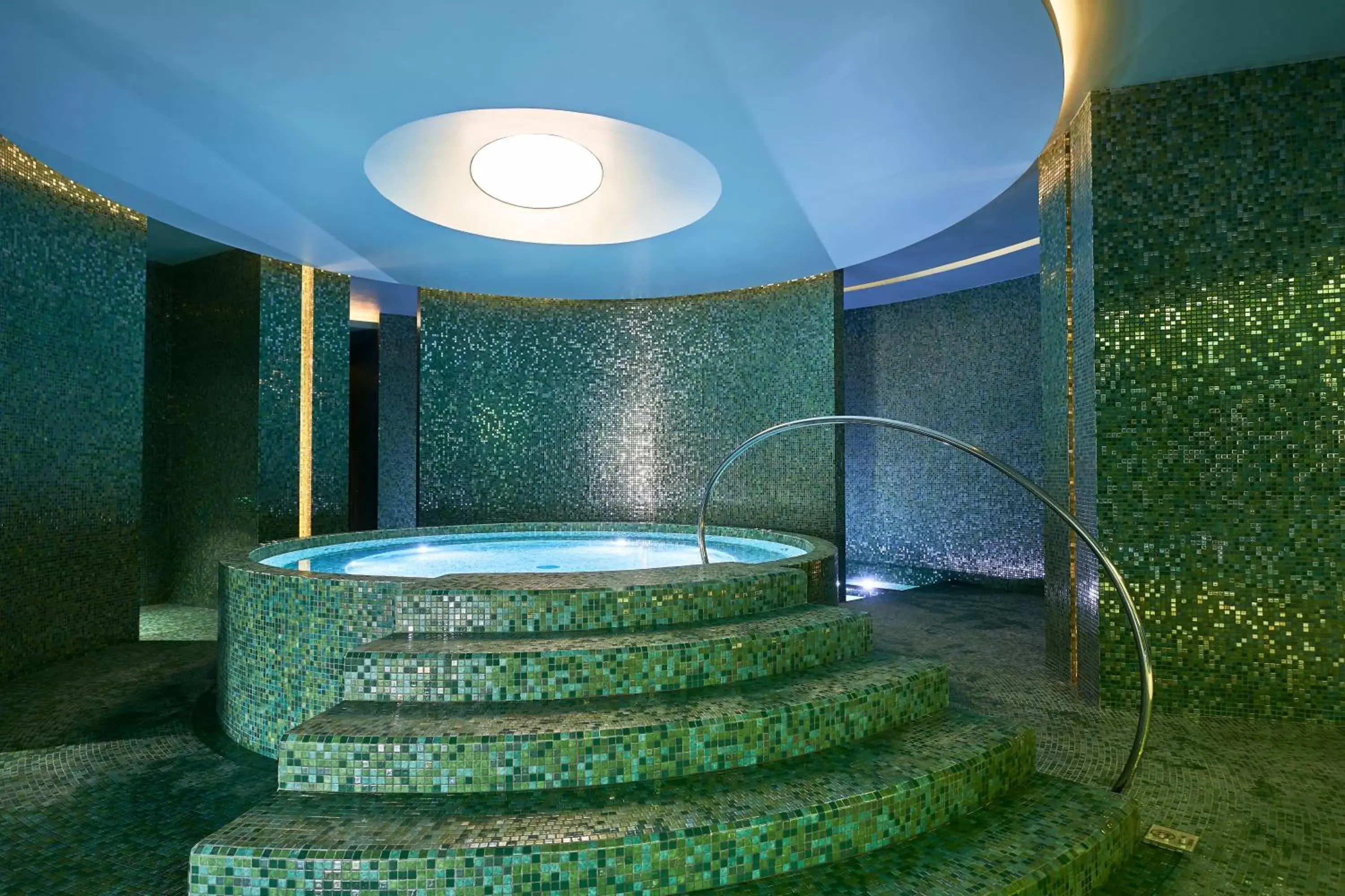 Hot Tub, Swimming Pool in Savoy Palace - The Leading Hotels of the World - Savoy Signature
