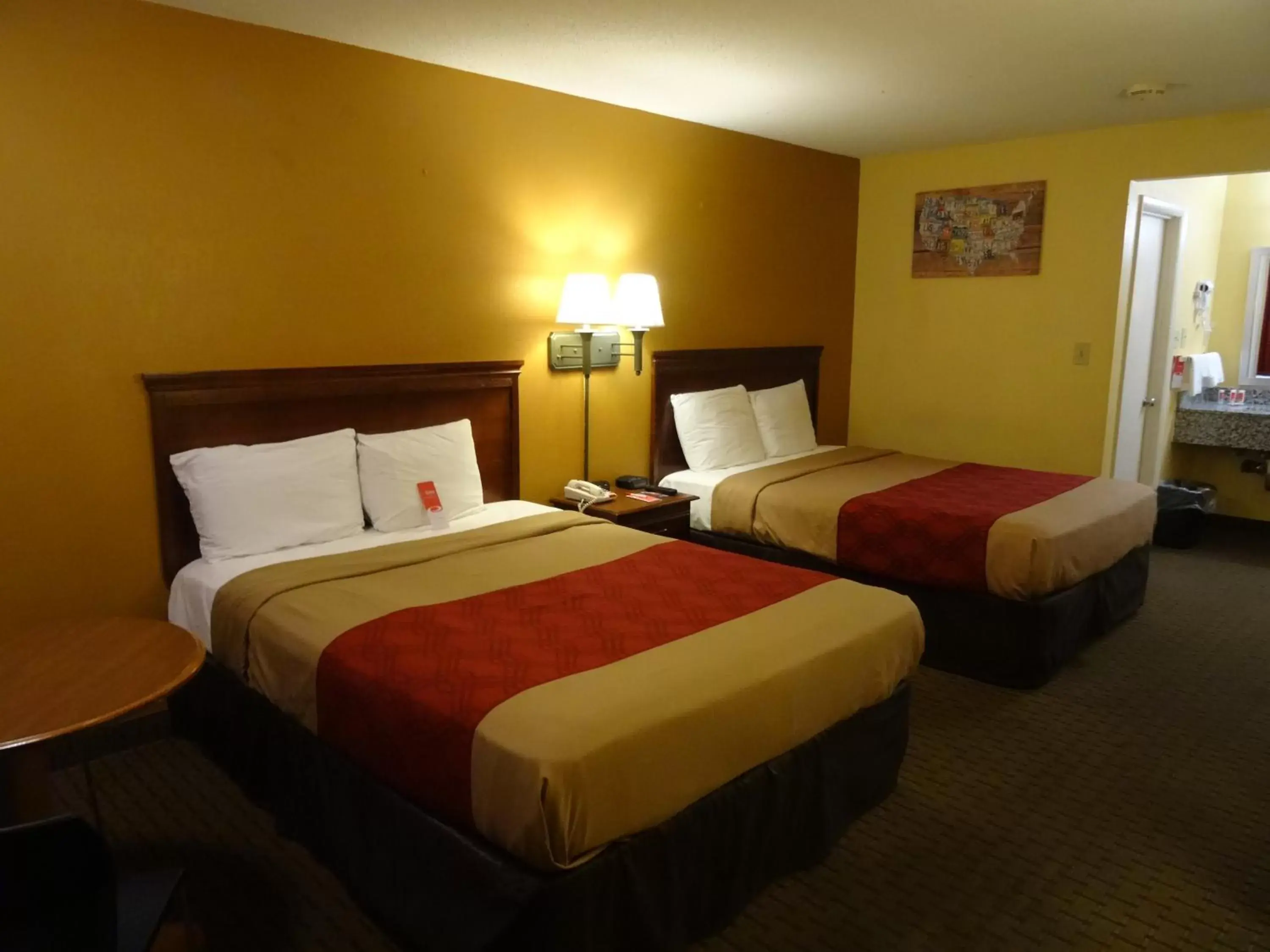 Queen Room with Two Queen Beds - Non-Smoking in Econo Lodge Fredericksburg near I-95