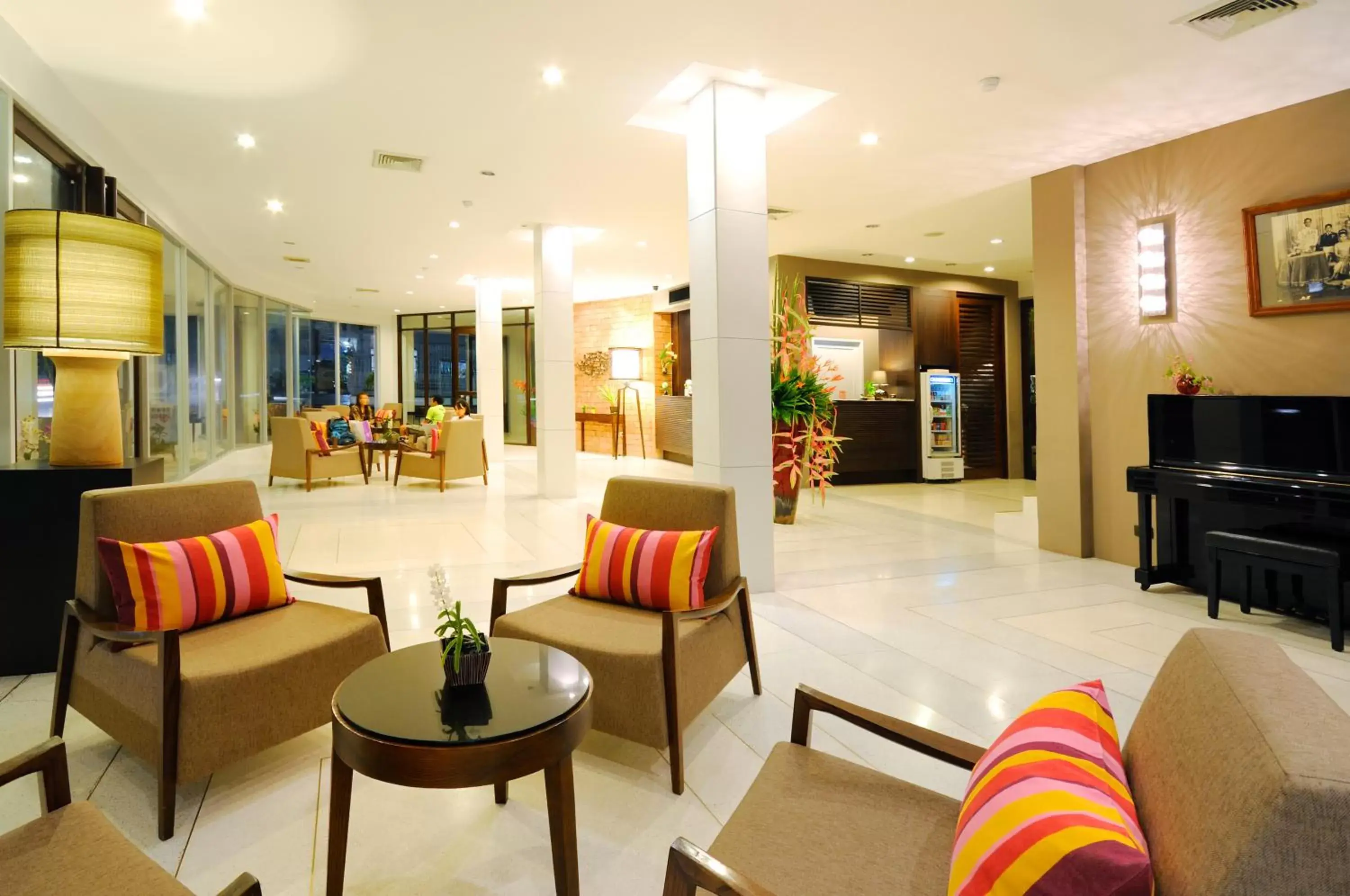 Lobby or reception, Lounge/Bar in Kasemsarn Hotel Chanthaburi