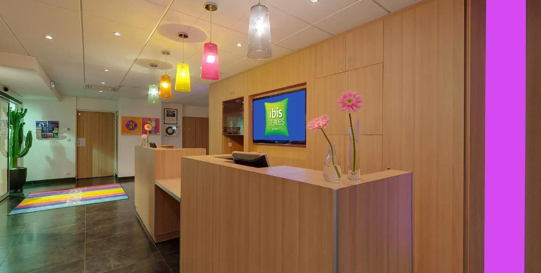 Lobby or reception, TV/Entertainment Center in ibis Styles Rennes Centre Gare Nord