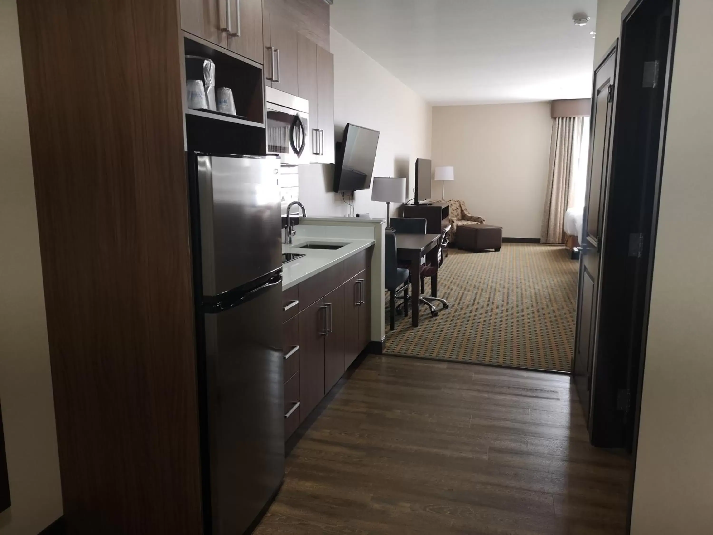 TV and multimedia, Kitchen/Kitchenette in Best Western Plus Hinton Inn & Suites