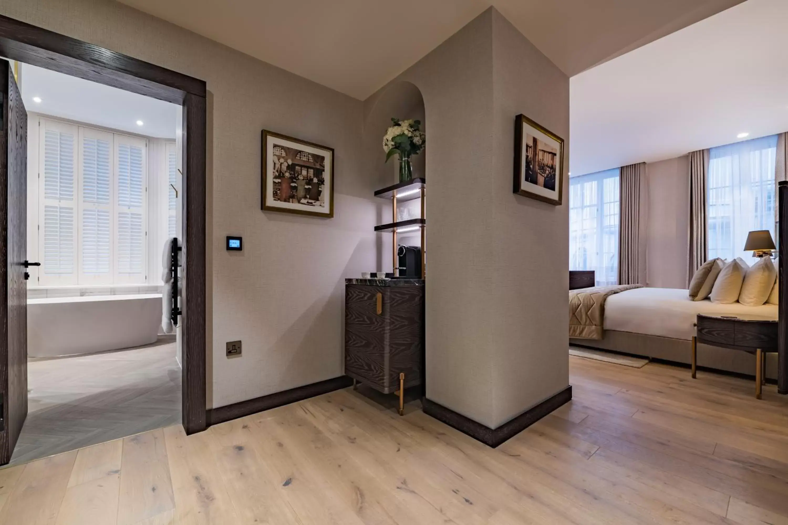 Bathroom, Seating Area in Stock Exchange Hotel