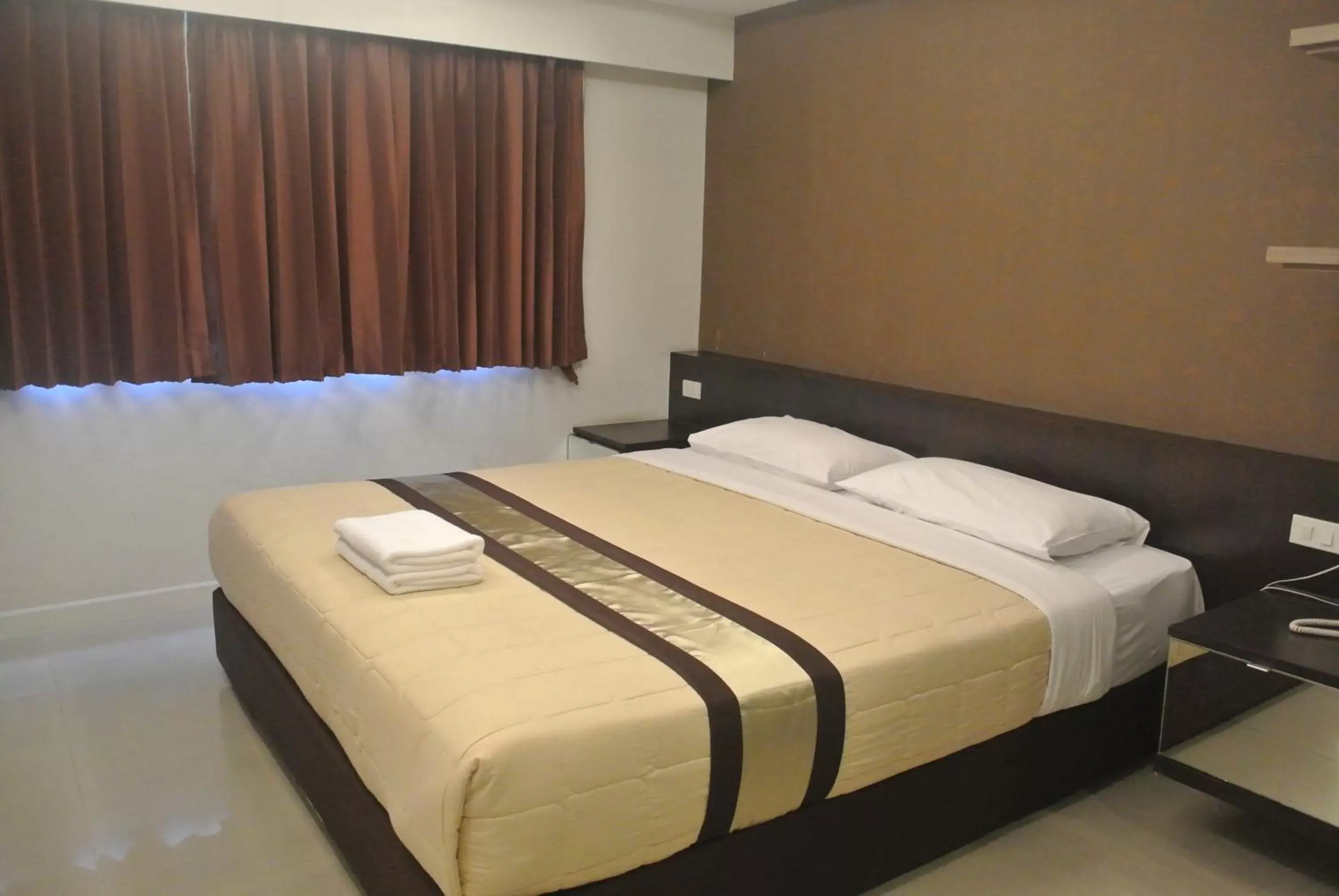 Photo of the whole room, Bed in Nanatai Suites