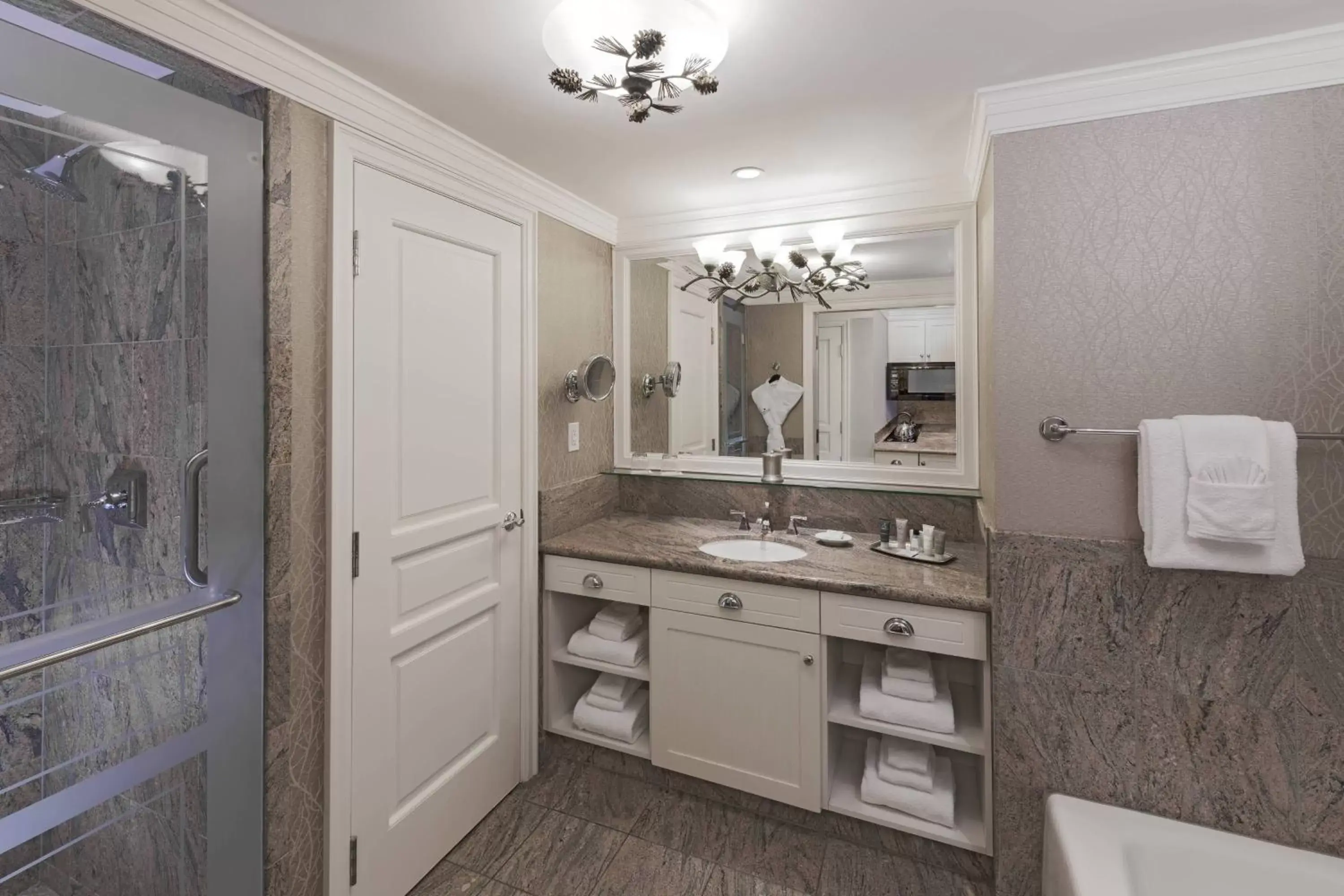 Bathroom, Kitchen/Kitchenette in JW Marriott The Rosseau Muskoka Resort & Spa