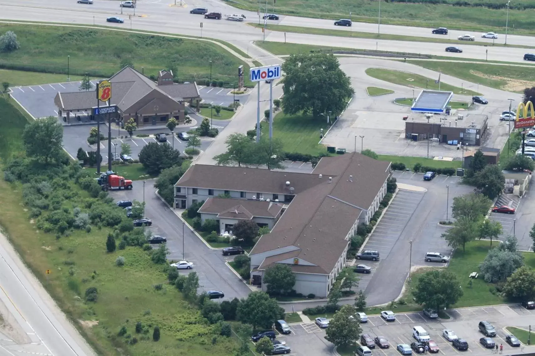 Bird's eye view in Super 8 by Wyndham Germantown/Milwaukee Bird's eye view in Super 8 by Wyndham Germantown/Milwaukee
