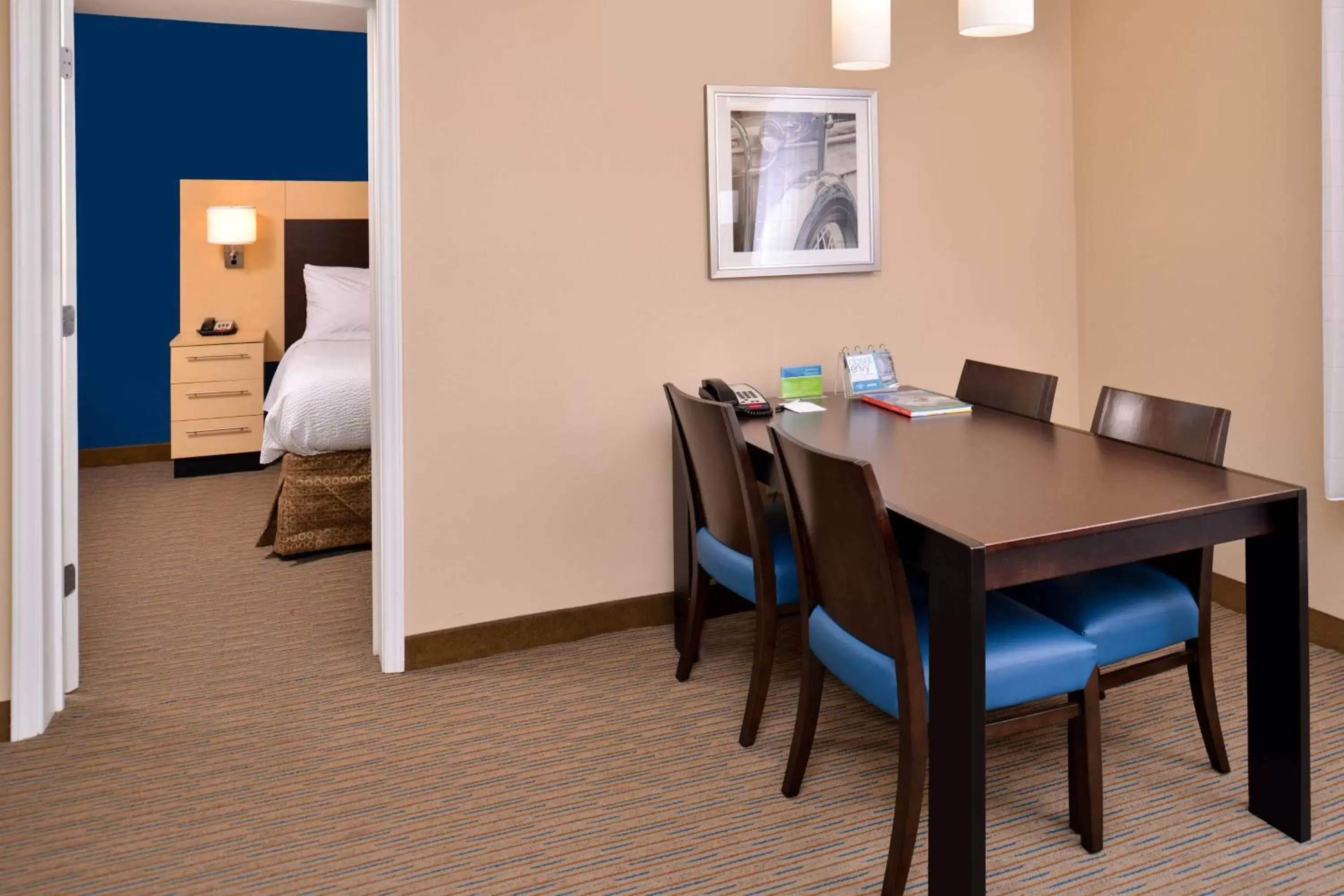 Bedroom, Dining Area in TownePlace Suites Wilmington Wrightsville Beach