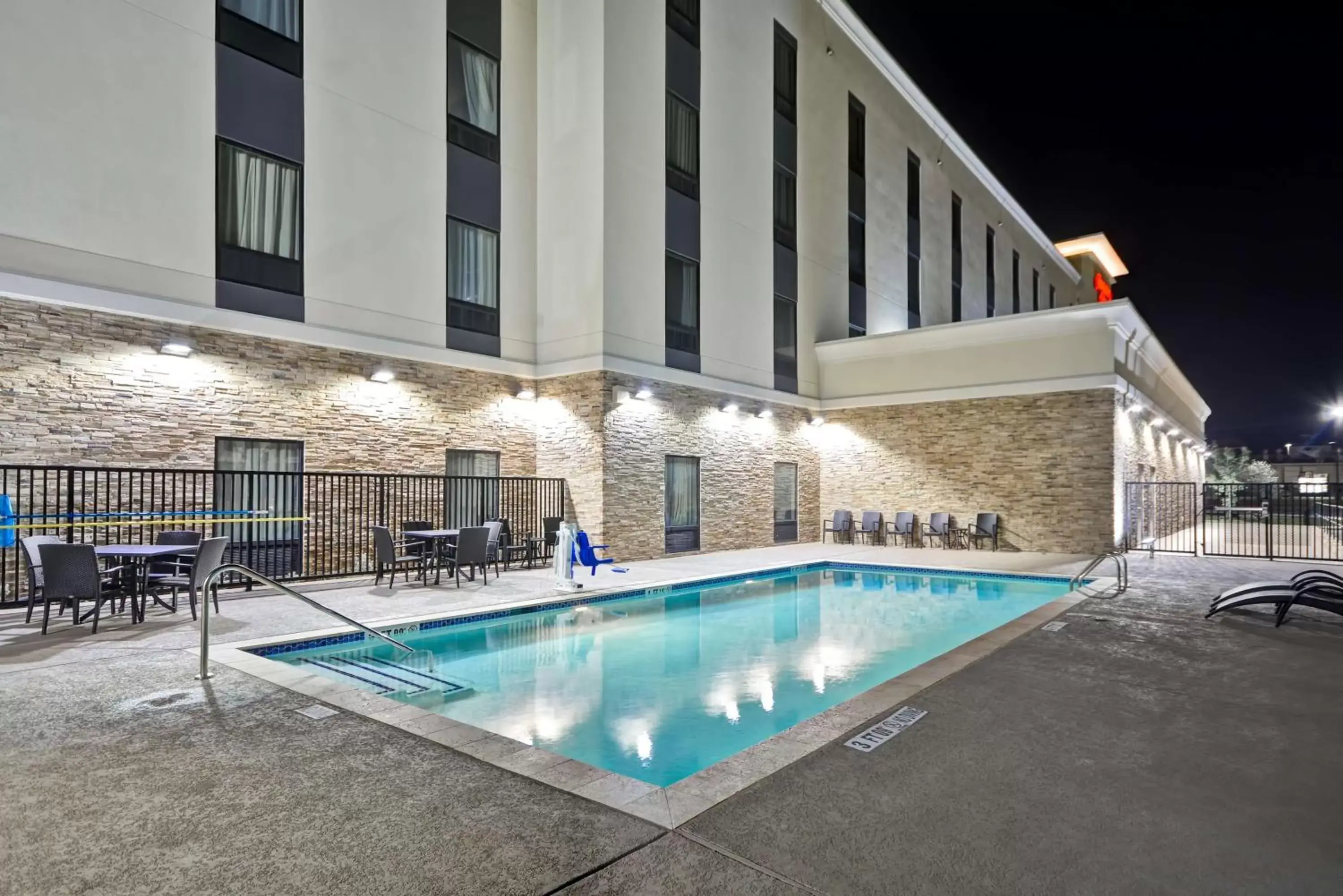 Pool view in Hampton Inn Kyle Pool view in Hampton Inn Kyle