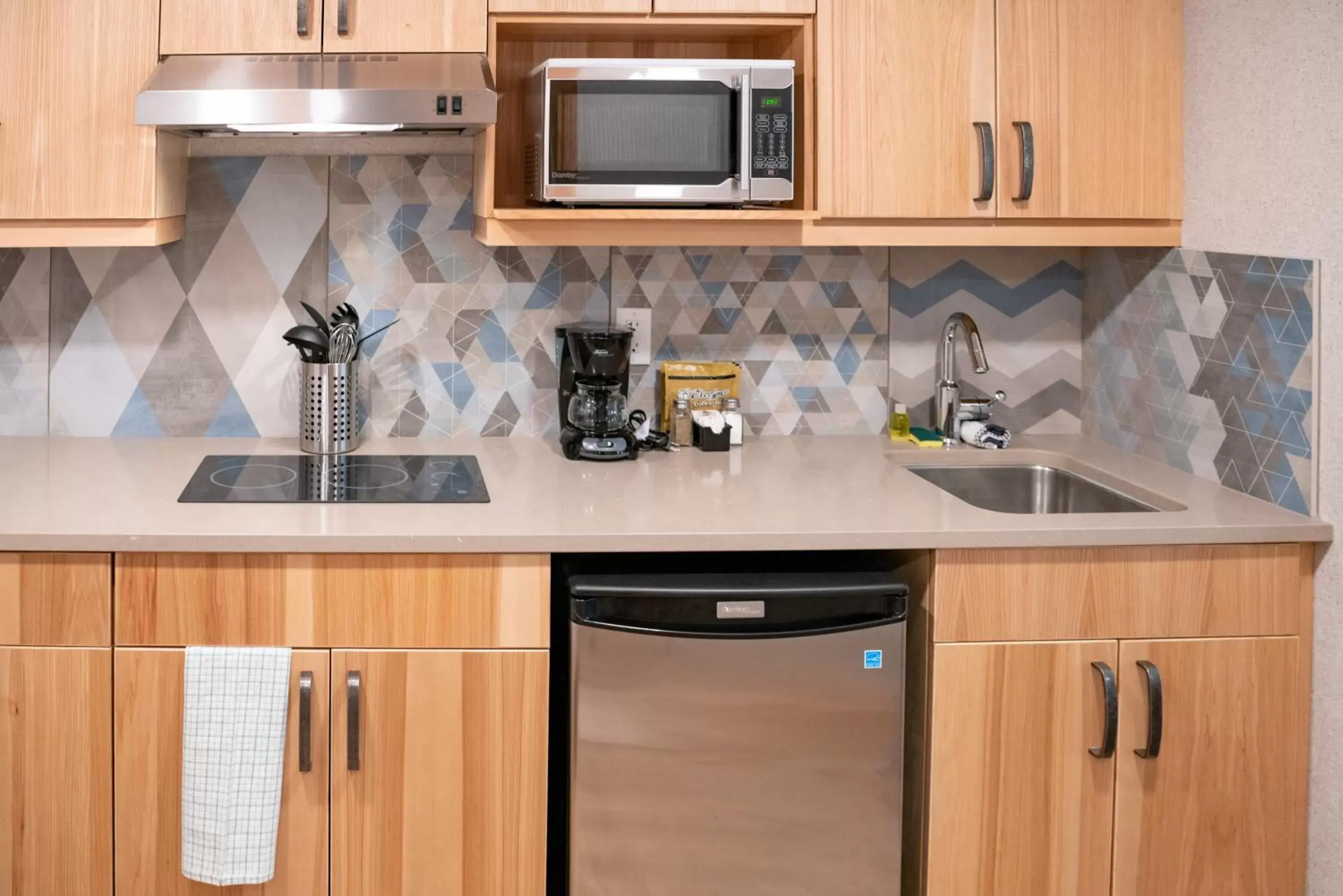 Kitchen or kitchenette, Kitchen/Kitchenette in Tunnel Mountain Resort