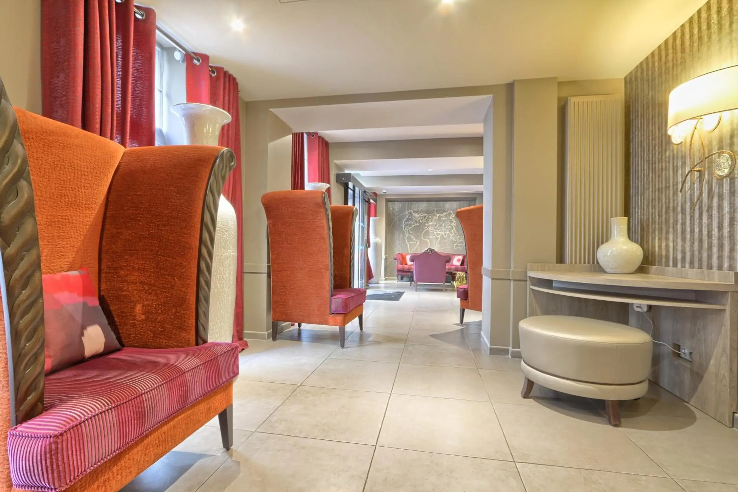 Lobby or reception, Bathroom in Hotel Mondial