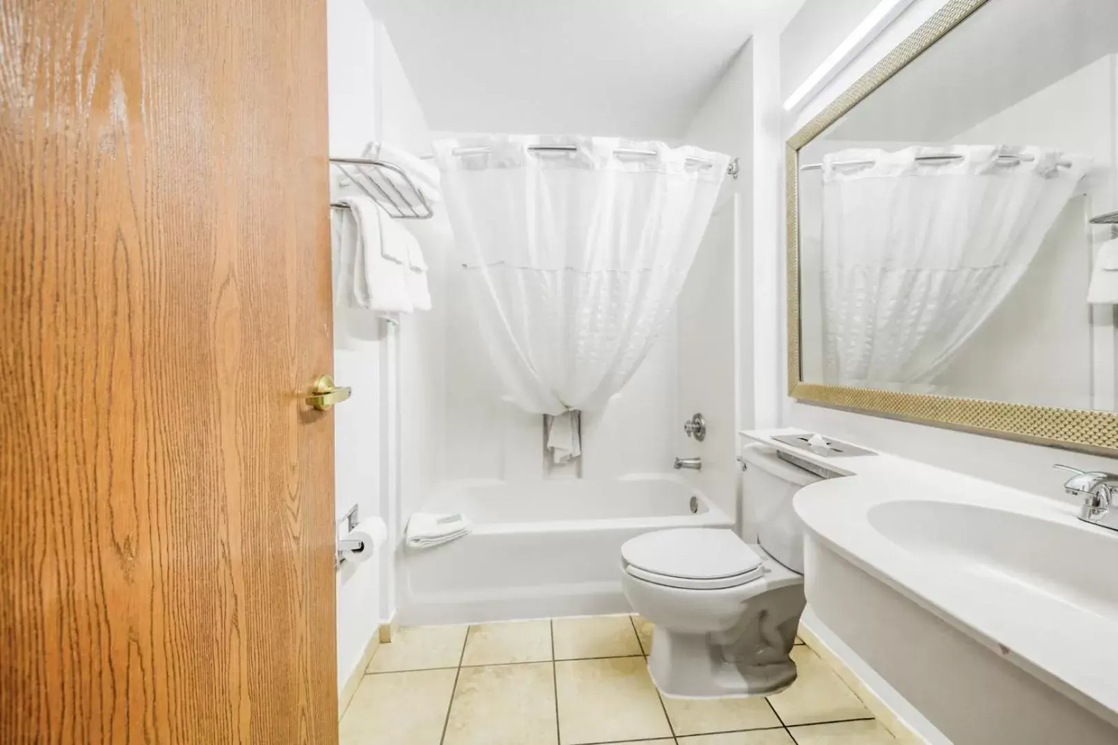 Bathroom in Baymont by Wyndham Orlando-International Dr-Universal Blvd