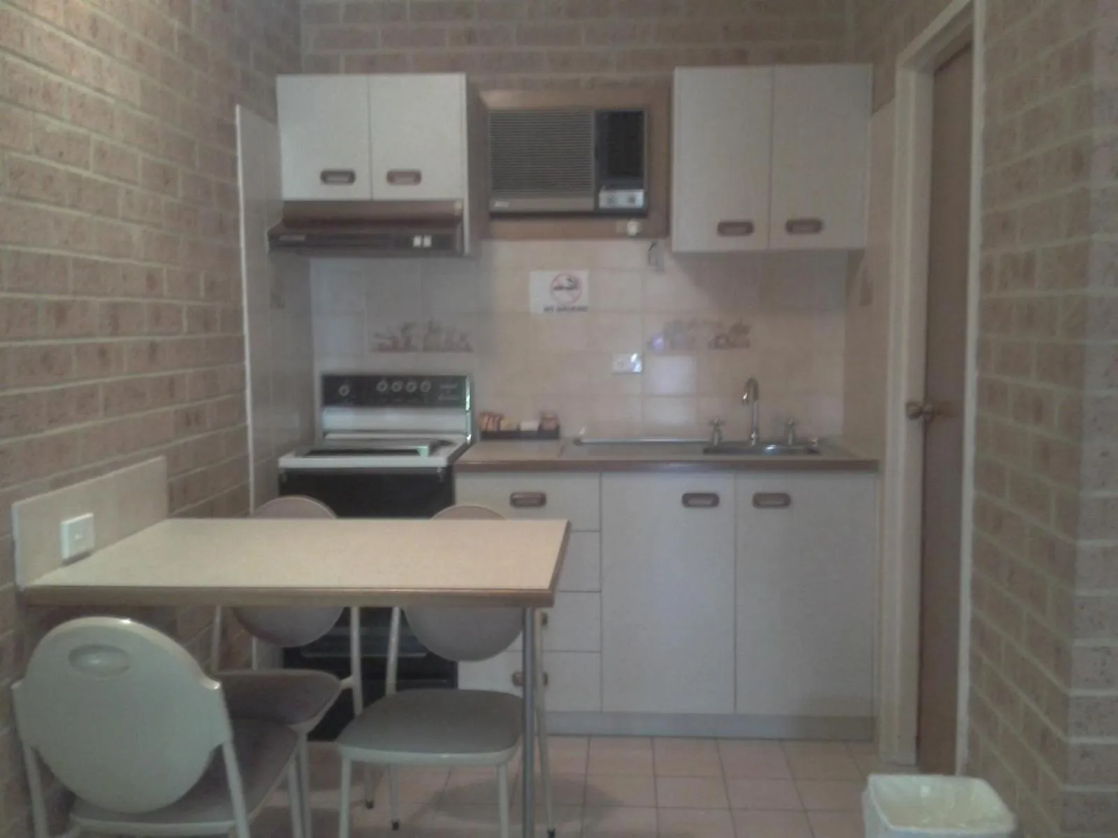 Kitchen or kitchenette in Elsinor Motor Lodge
