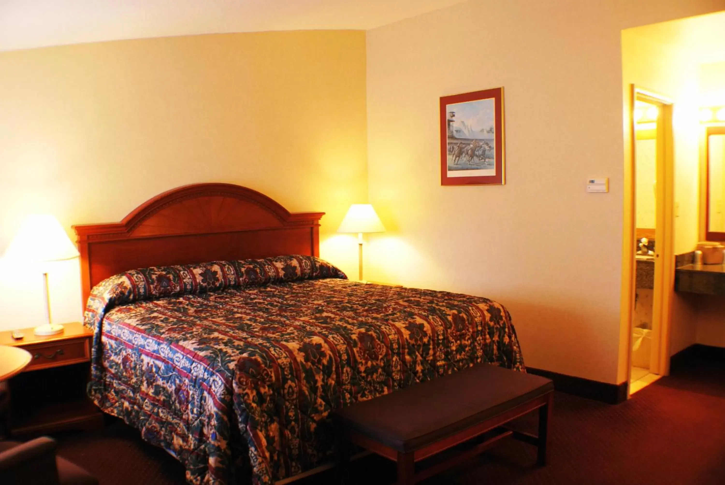Bed in Landmark Motor Inn