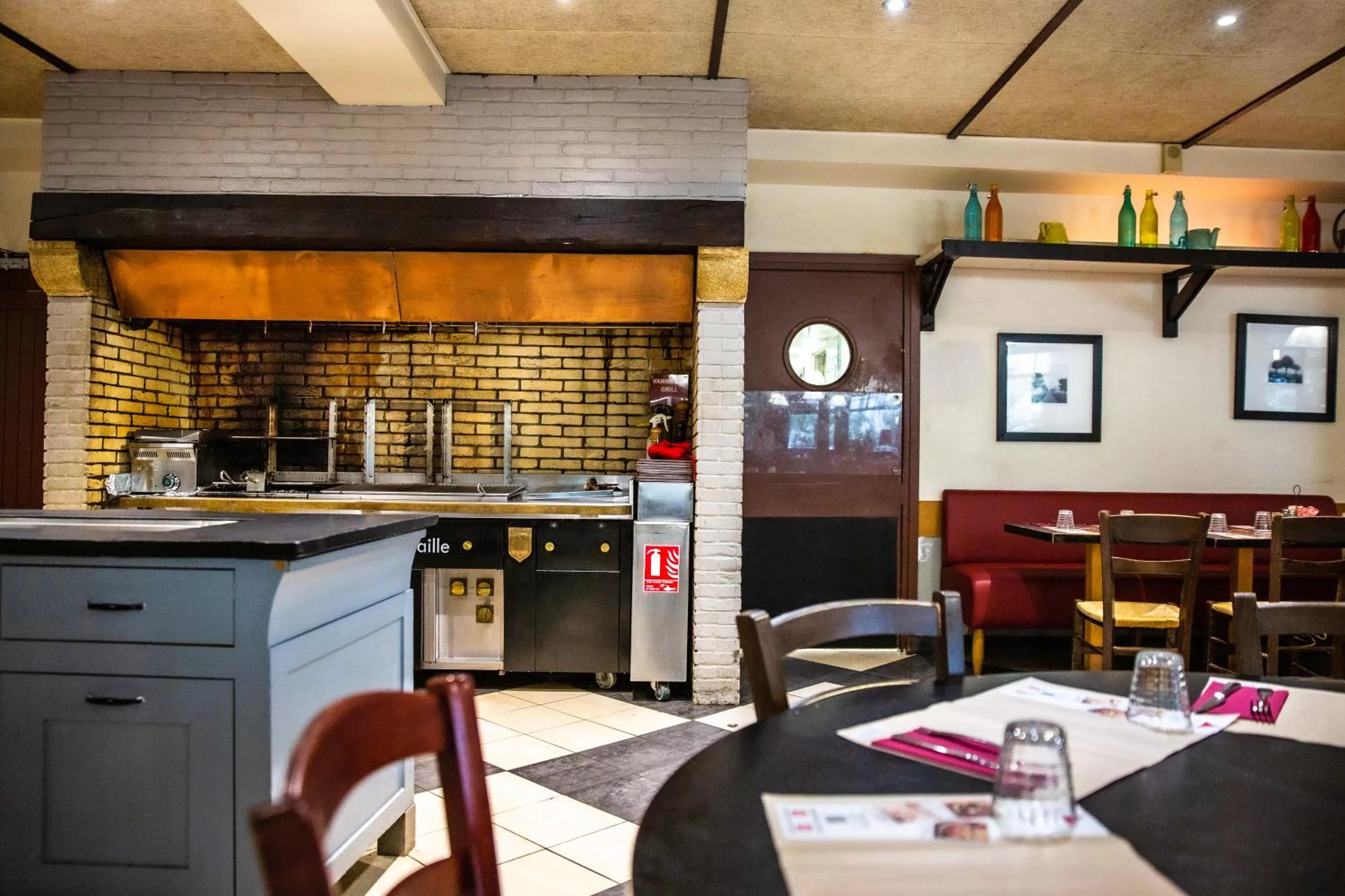 Restaurant/places to eat in ibis Paris Porte D'Orleans