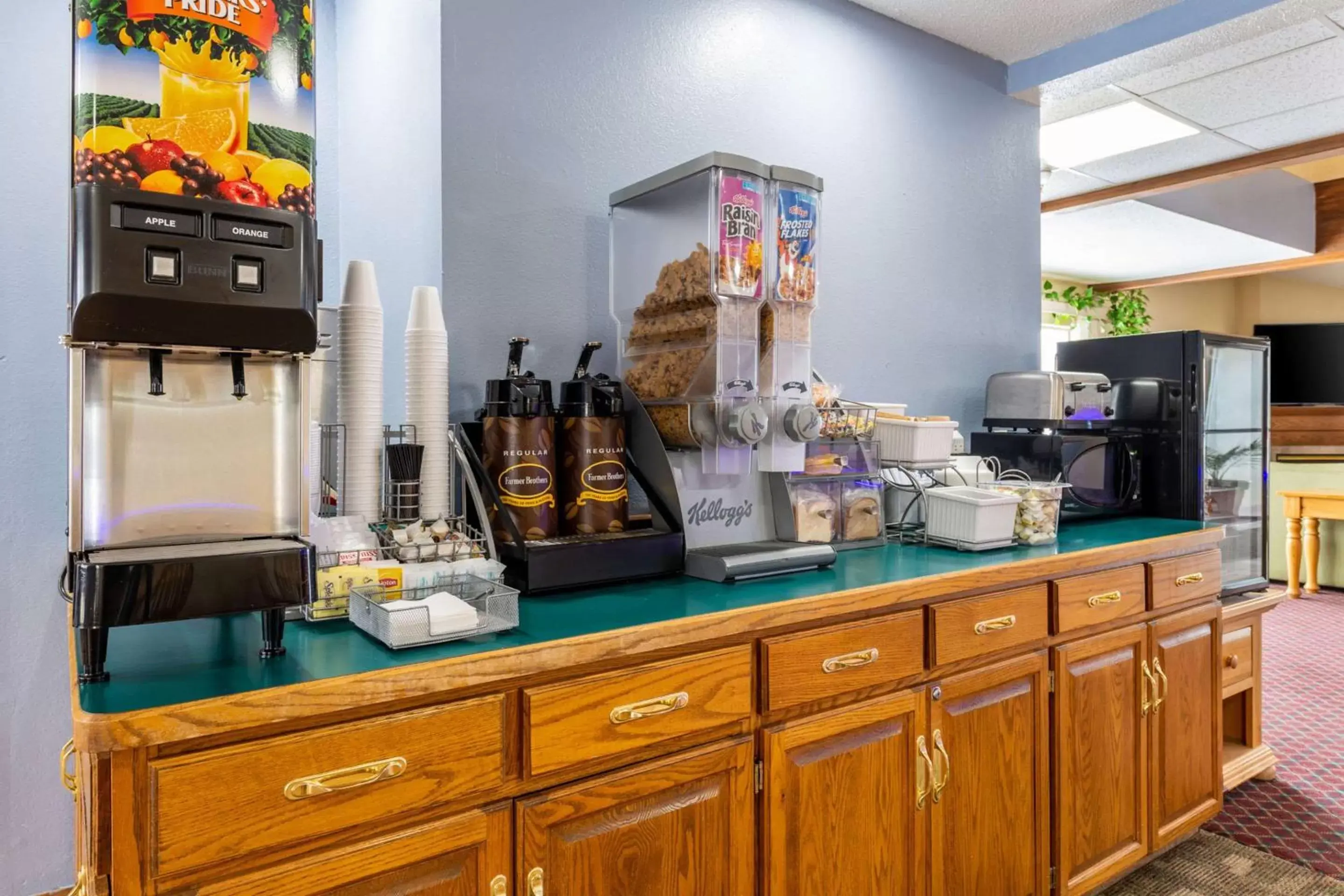 Restaurant/places to eat in Rodeway Inn Milaca Restaurant/places to eat in Rodeway Inn Milaca