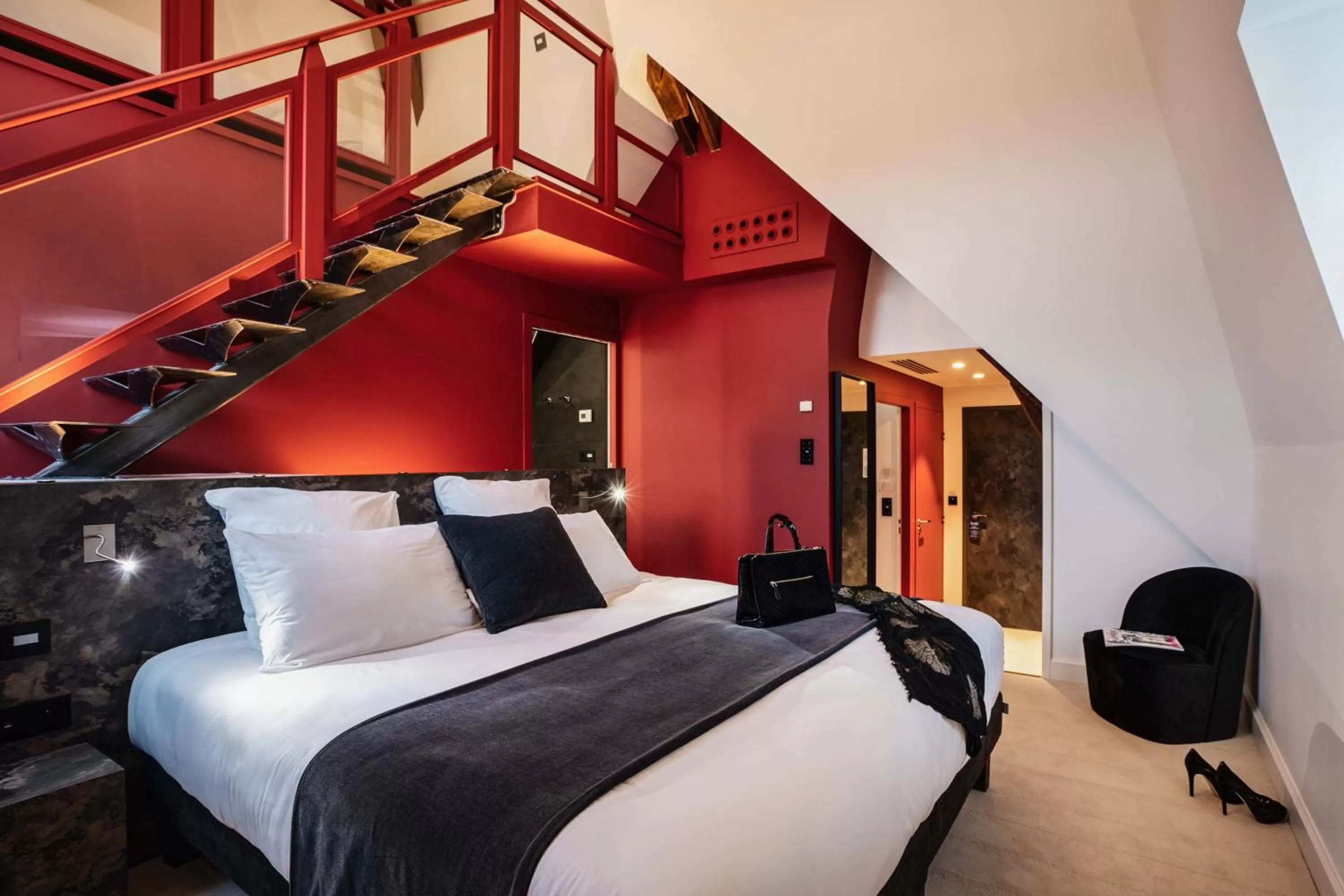 Bed in Best Western Premier Hotel de la Cite Royale