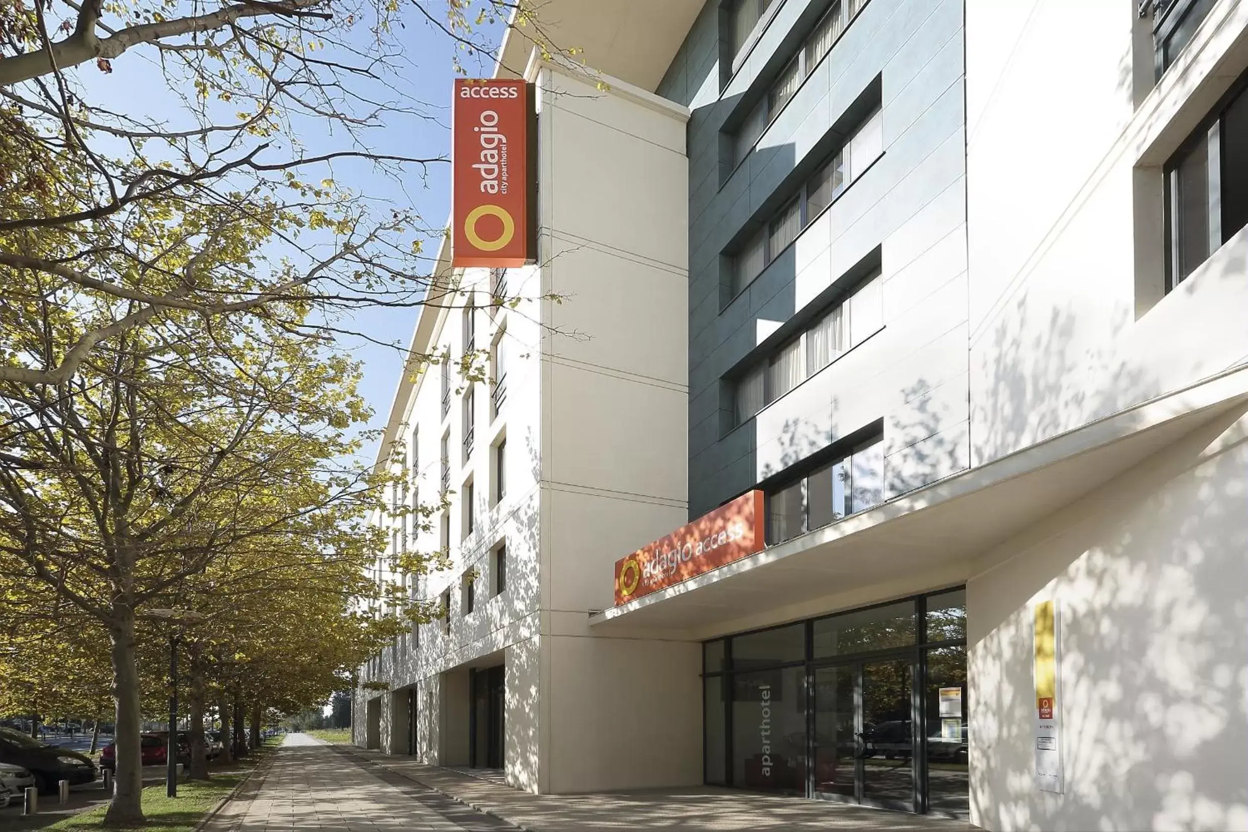 Facade/entrance, Property Building in Aparthotel Adagio Access Avignon