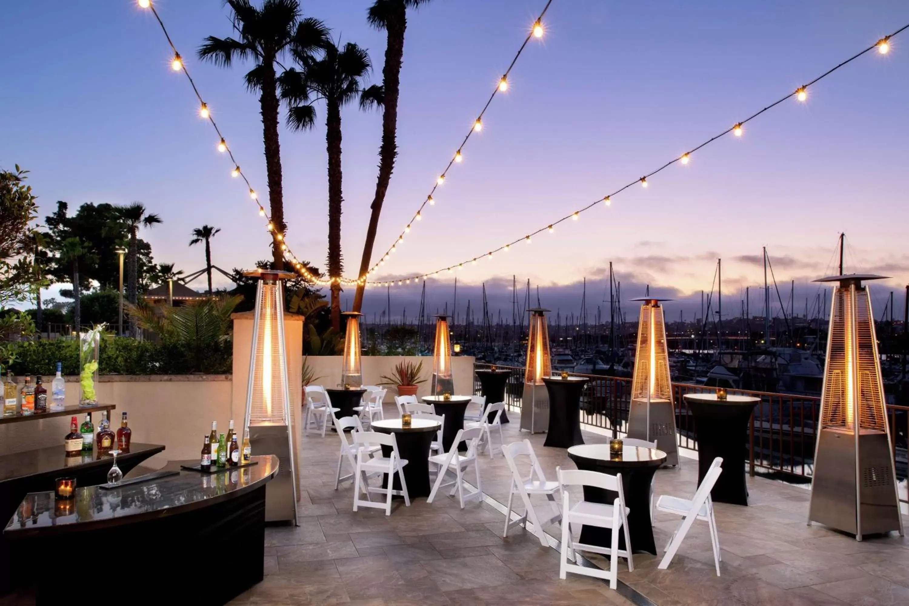 Patio, Restaurant/Places to Eat in Hilton San Diego Airport/Harbor Island