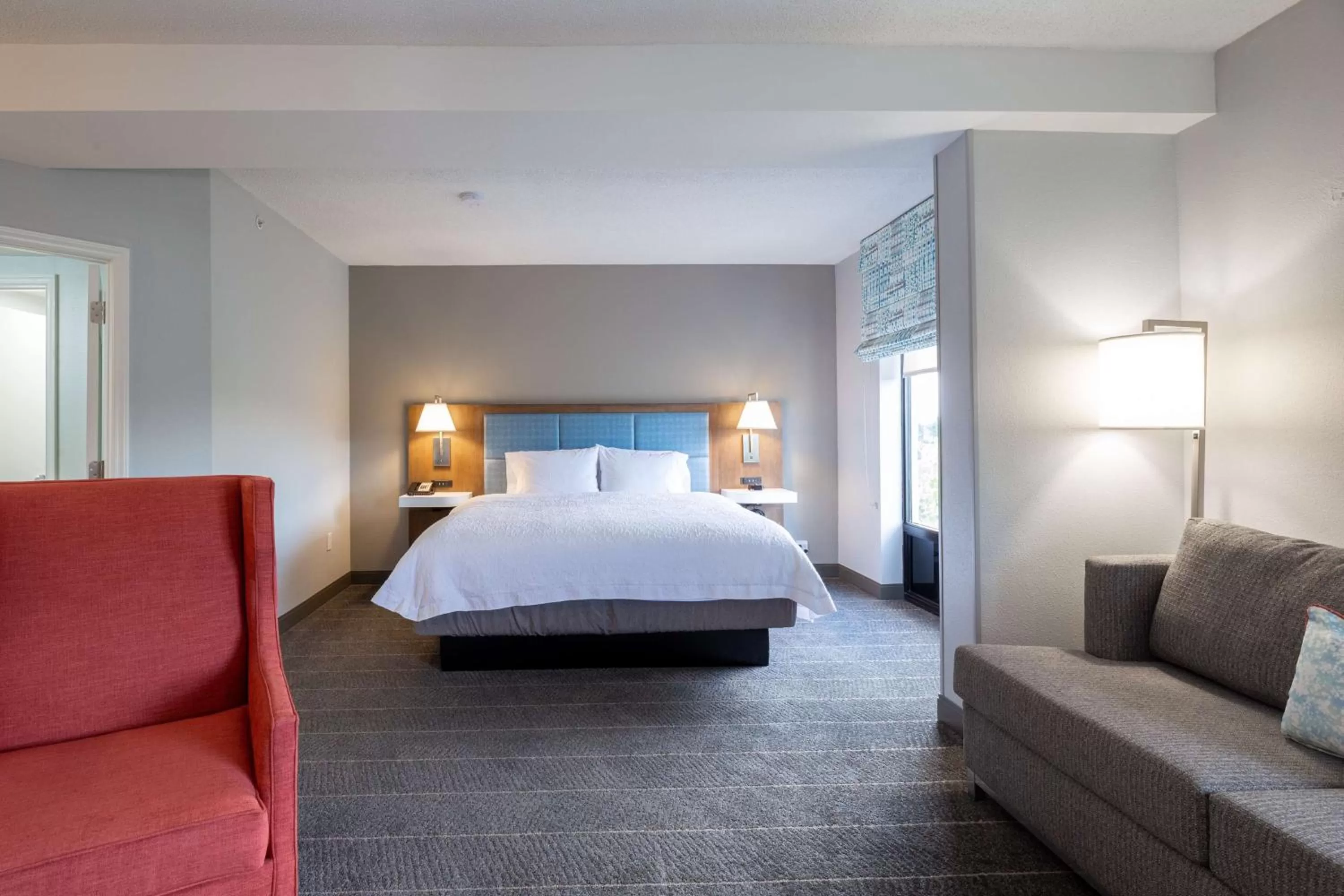 Living room, Bed in Hampton Inn Christiansburg/Blacksburg