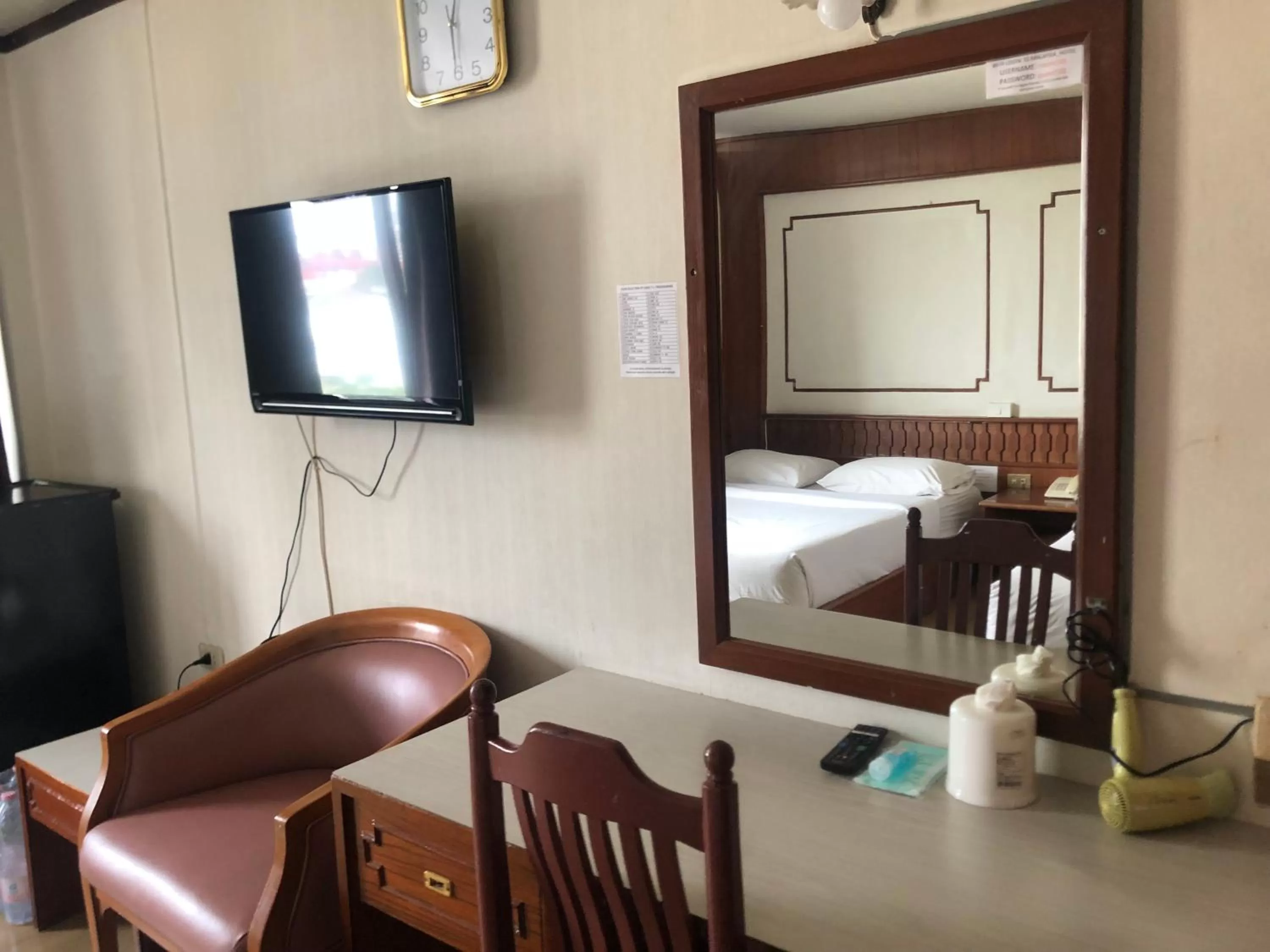 Seating area, Bed in Malaysia Hotel Bangkok