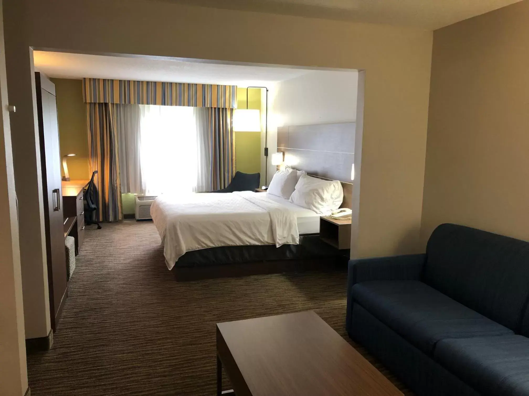 Guests, Bed in Holiday Inn Express and Suites Pikeville, an IHG Hotel