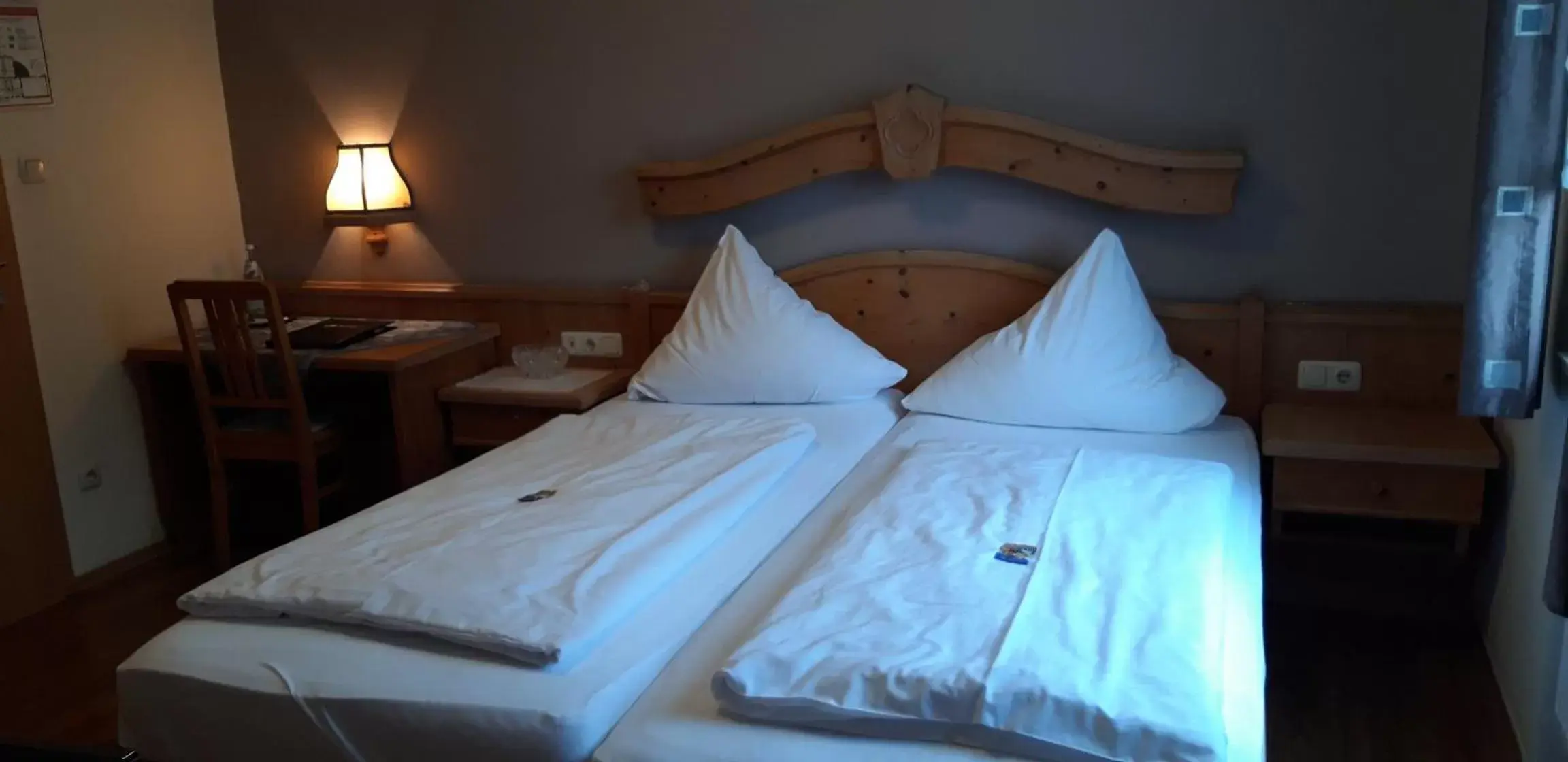 Bed in Landhotel Zum Goldenen Kreuz