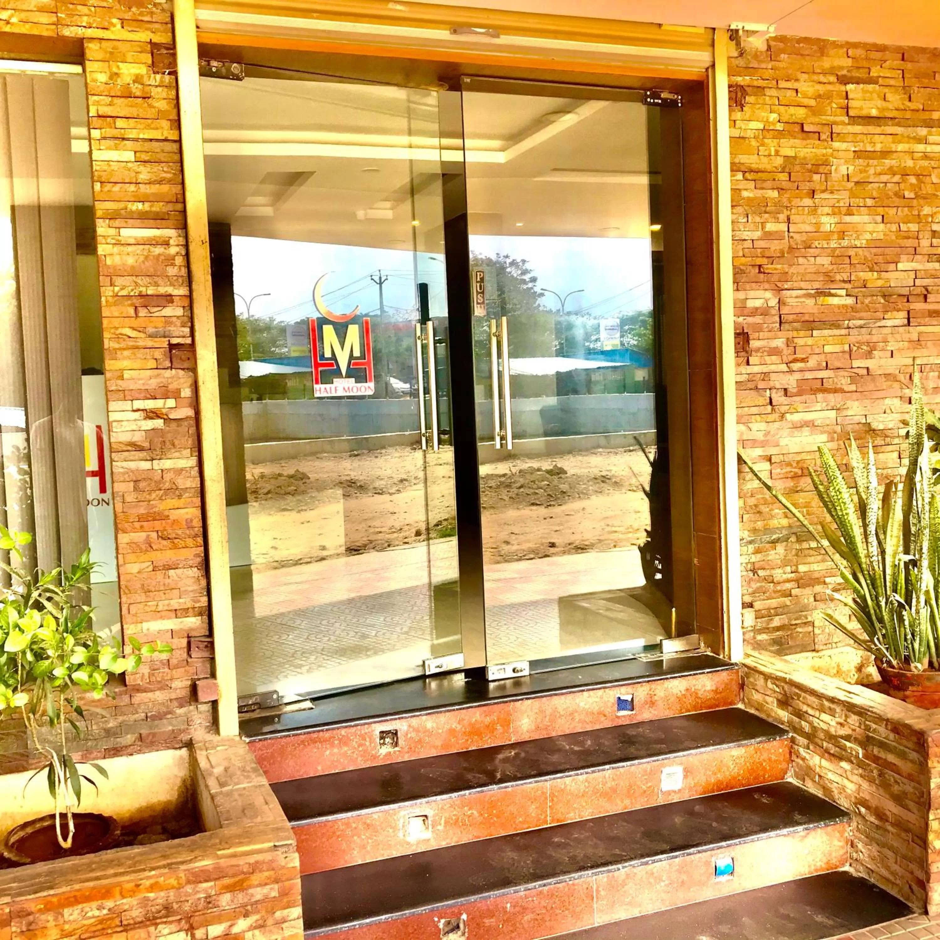 Facade/entrance in Hotel Half Moon Chennai