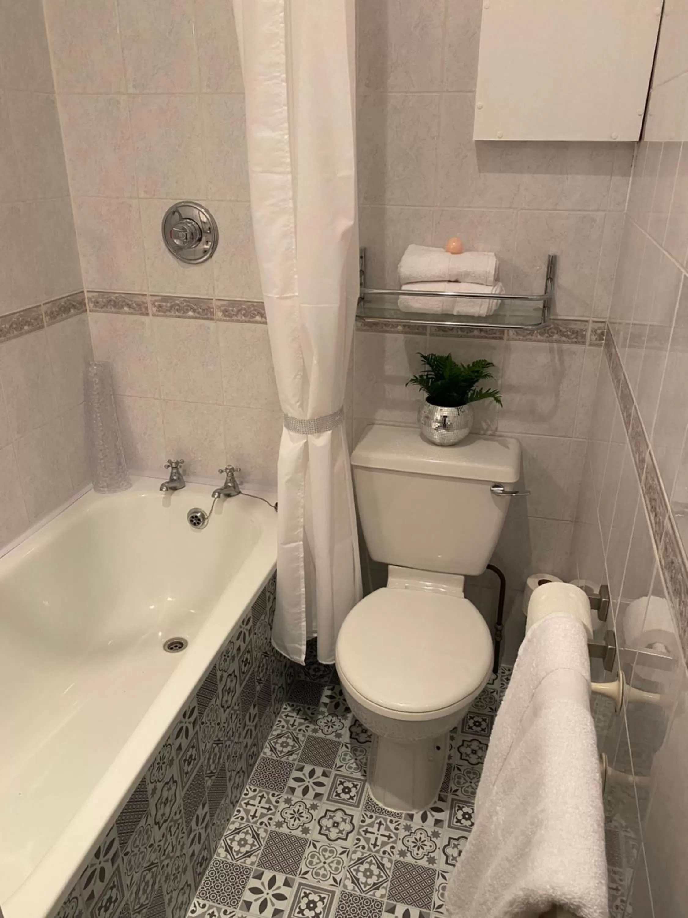 Bathroom in All Seasons Bed & Breakfast - Adults Only