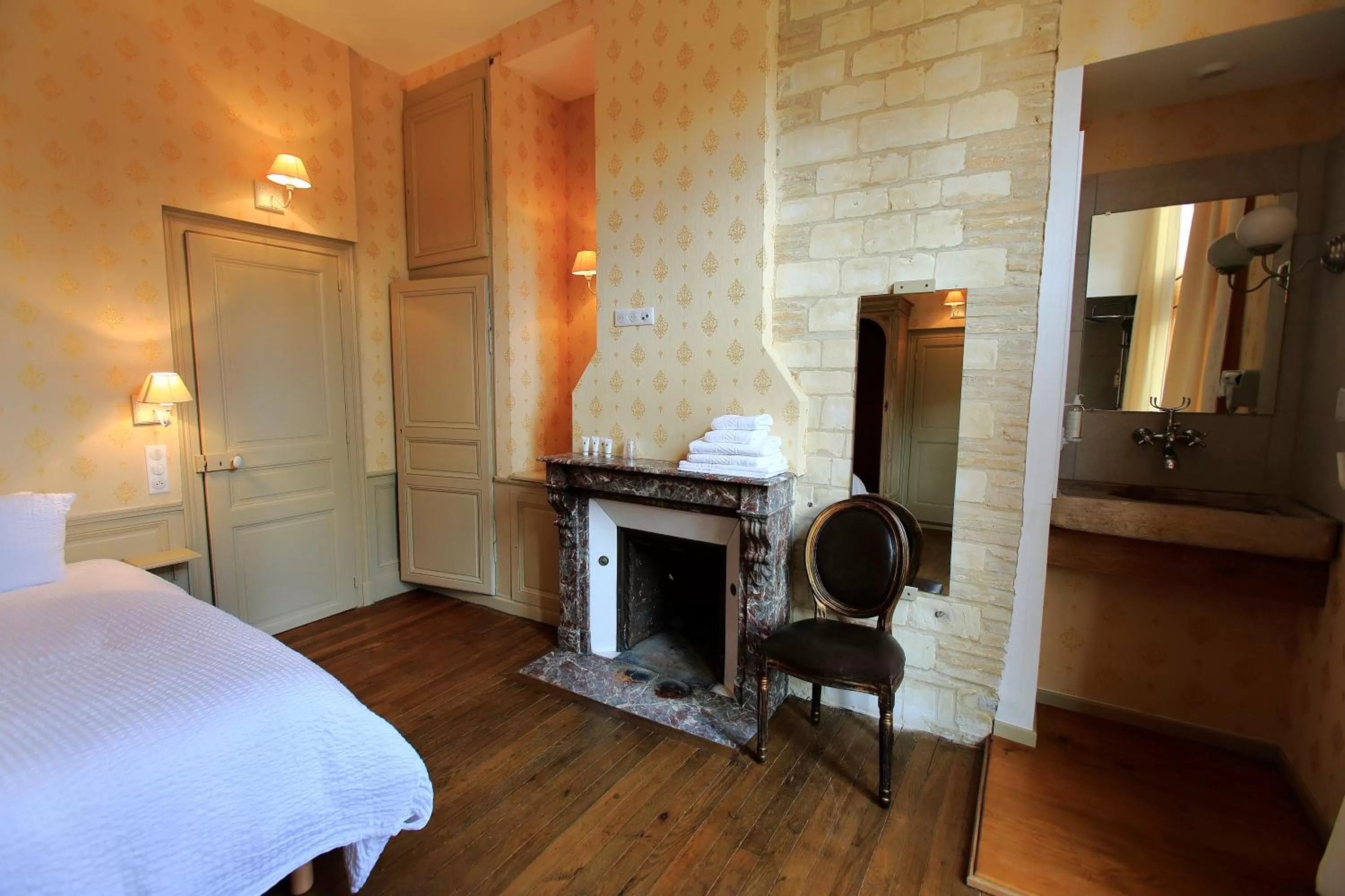 Bedroom, Bed in Hotel Saint Georges