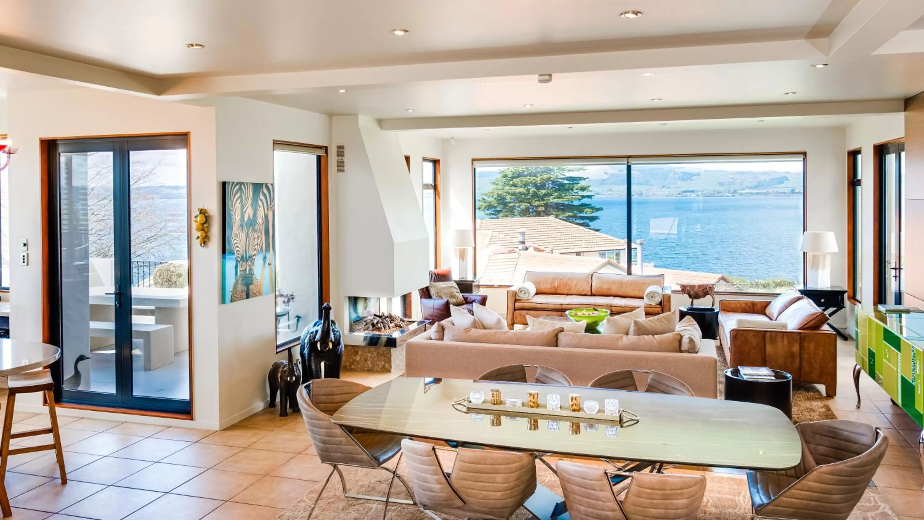 Communal lounge/ TV room in On The Point - Lake Rotorua