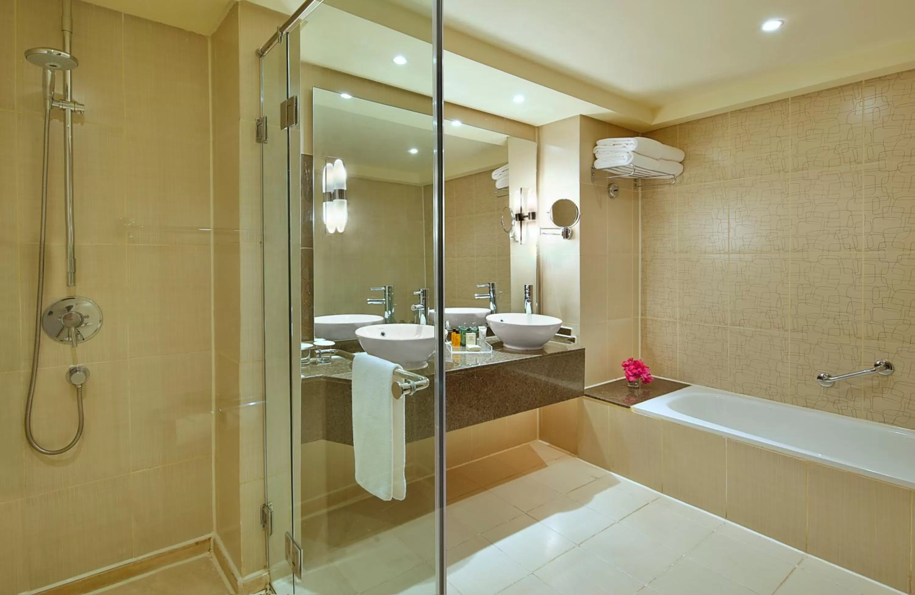 Twin Guest Room with View in DoubleTree by Hilton Sharks Bay Resort