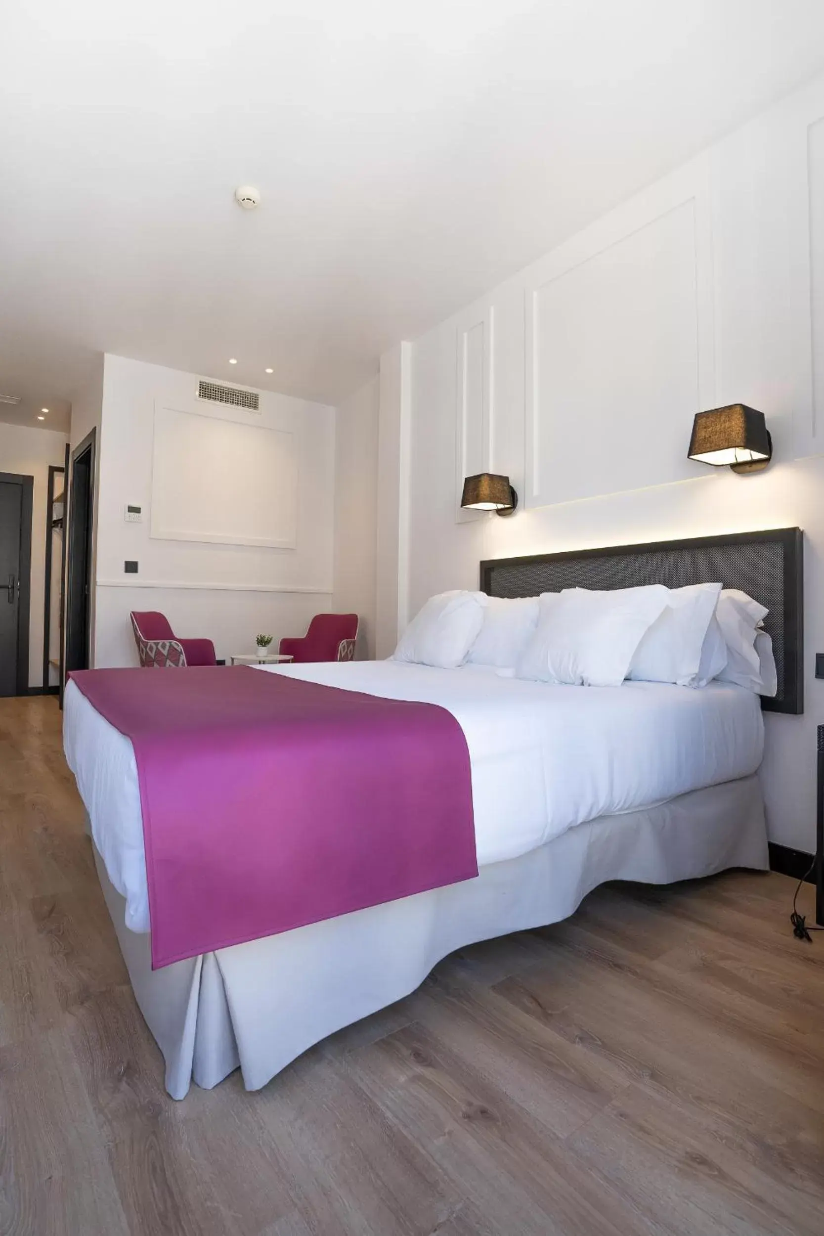 Photo of the whole room, Bed in Hotel Boutique Puerta de las Granadas