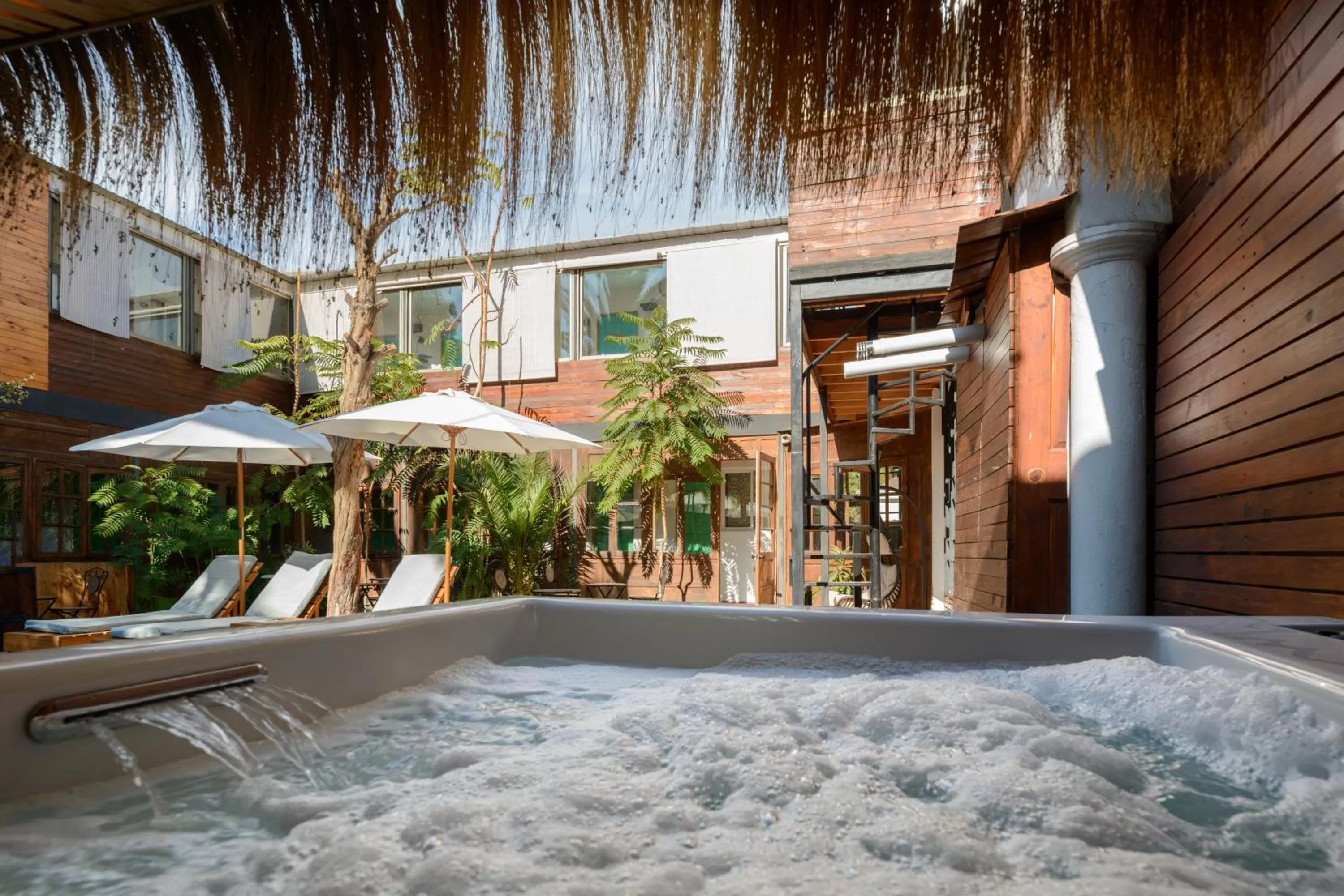 Hot Tub in Verde Madera Hostel B&B