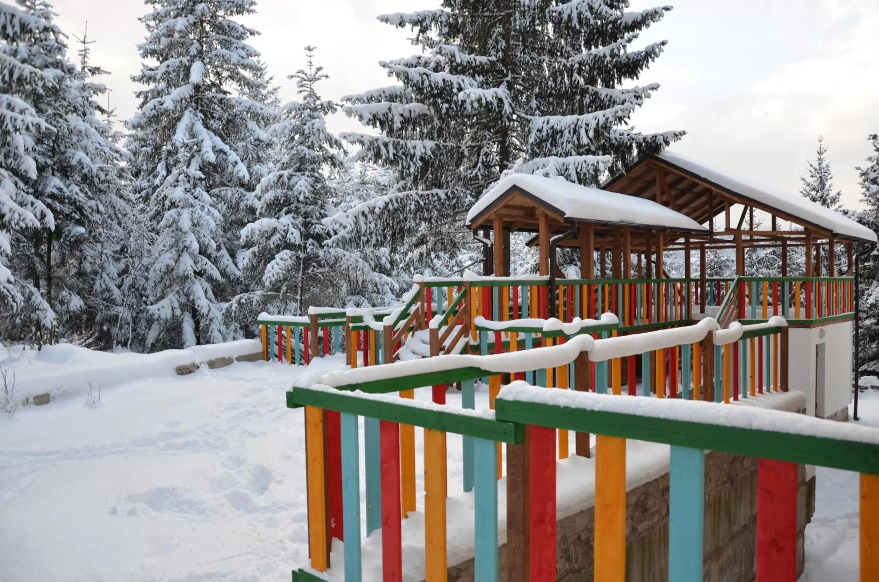 Entertainment, Winter in Wellland Hotel