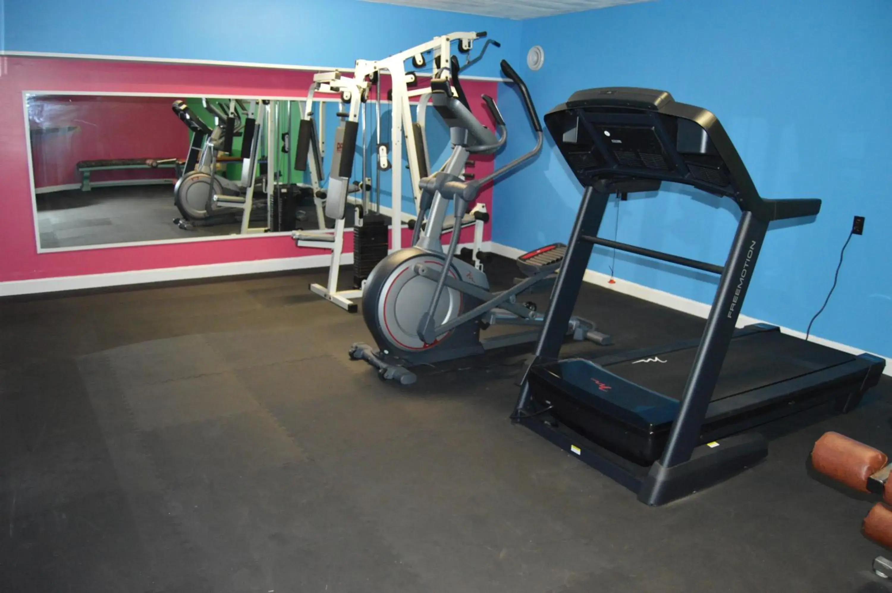 Fitness centre/facilities, Fitness Center/Facilities in Hollow Inn and Motel
