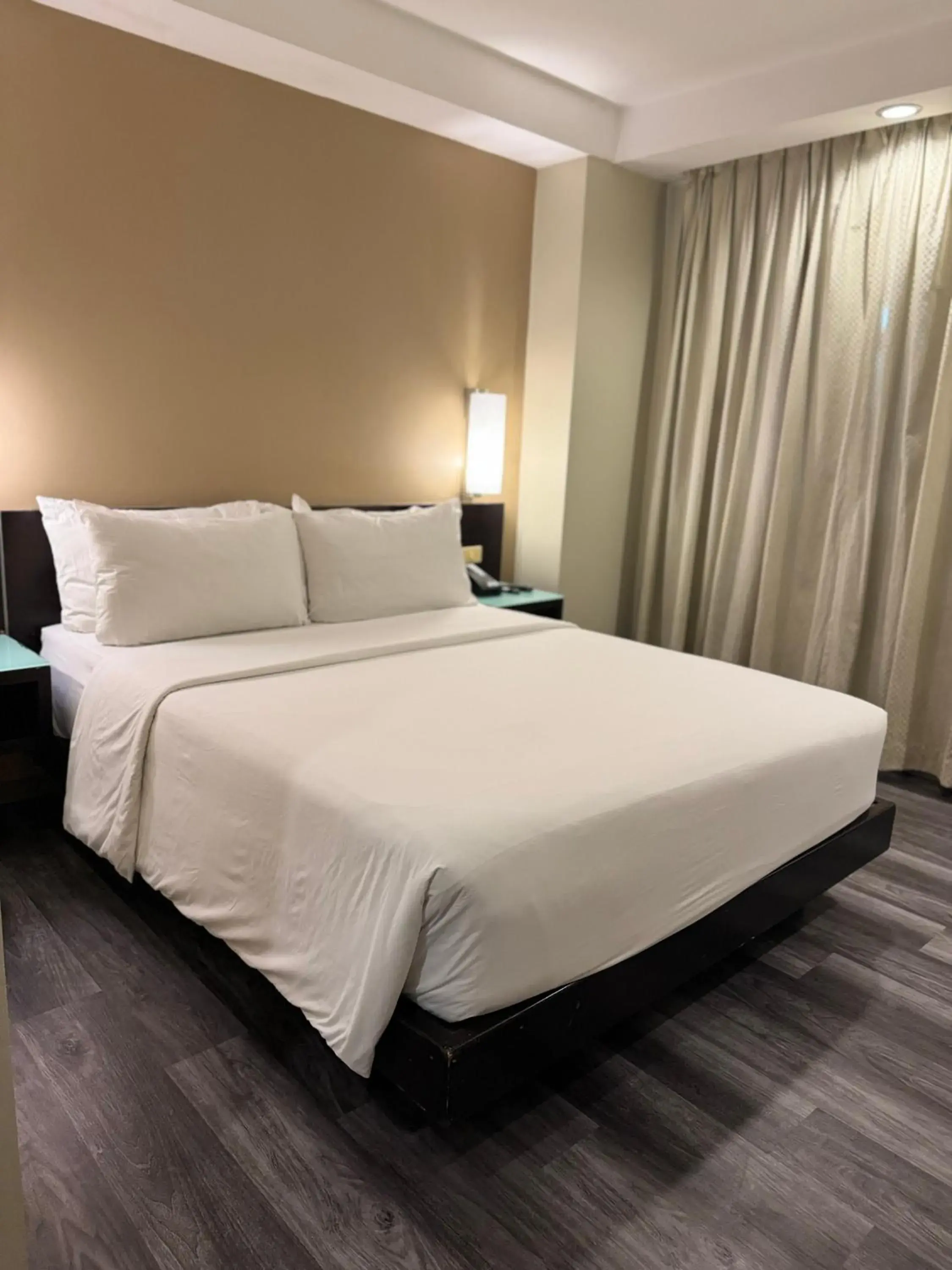 Bed in Circle Inn - Iloilo City Center