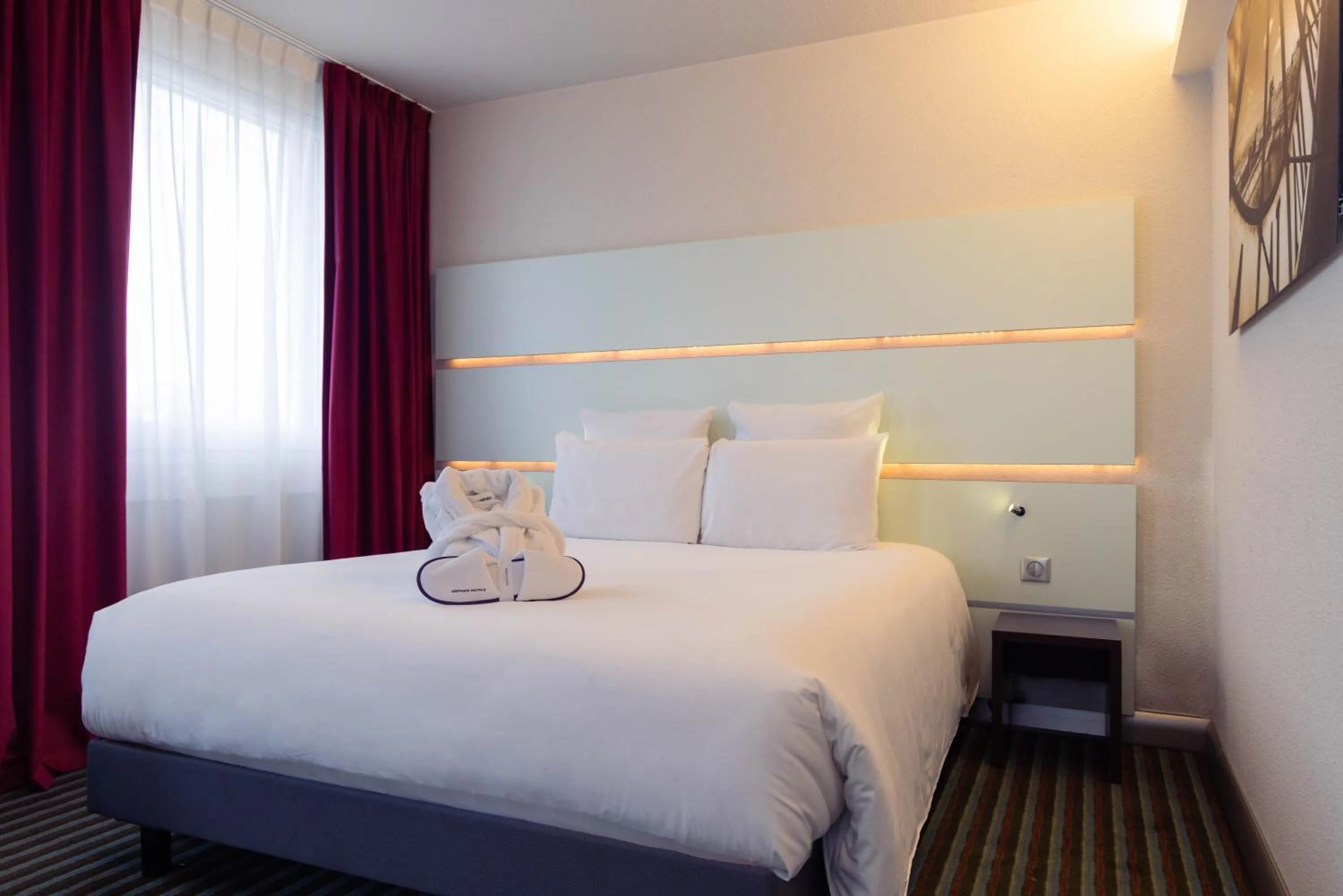 Bedroom, Bed in Mercure Paris Ivry Quai De Seine
