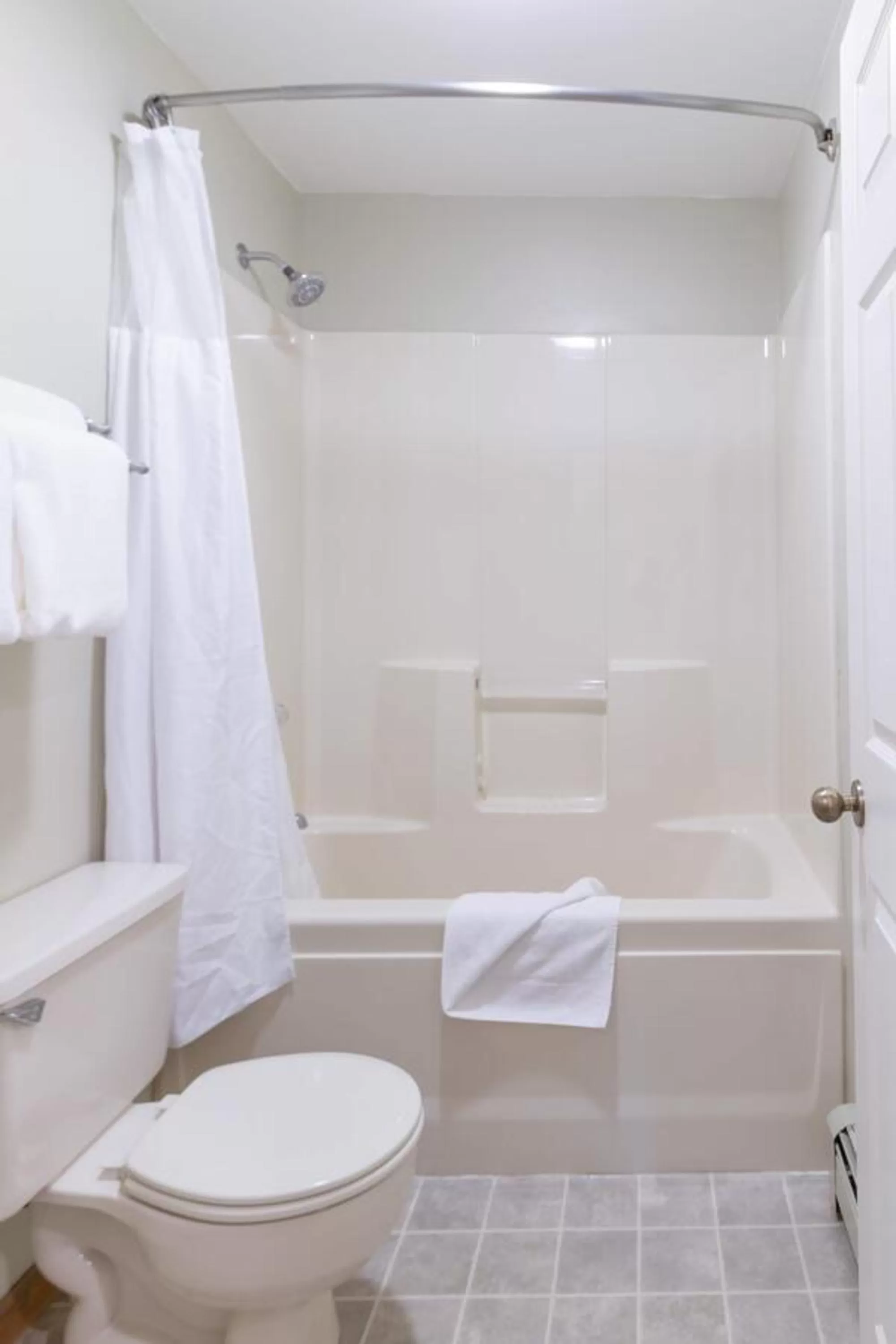 Bath in Woodlands on Fall River