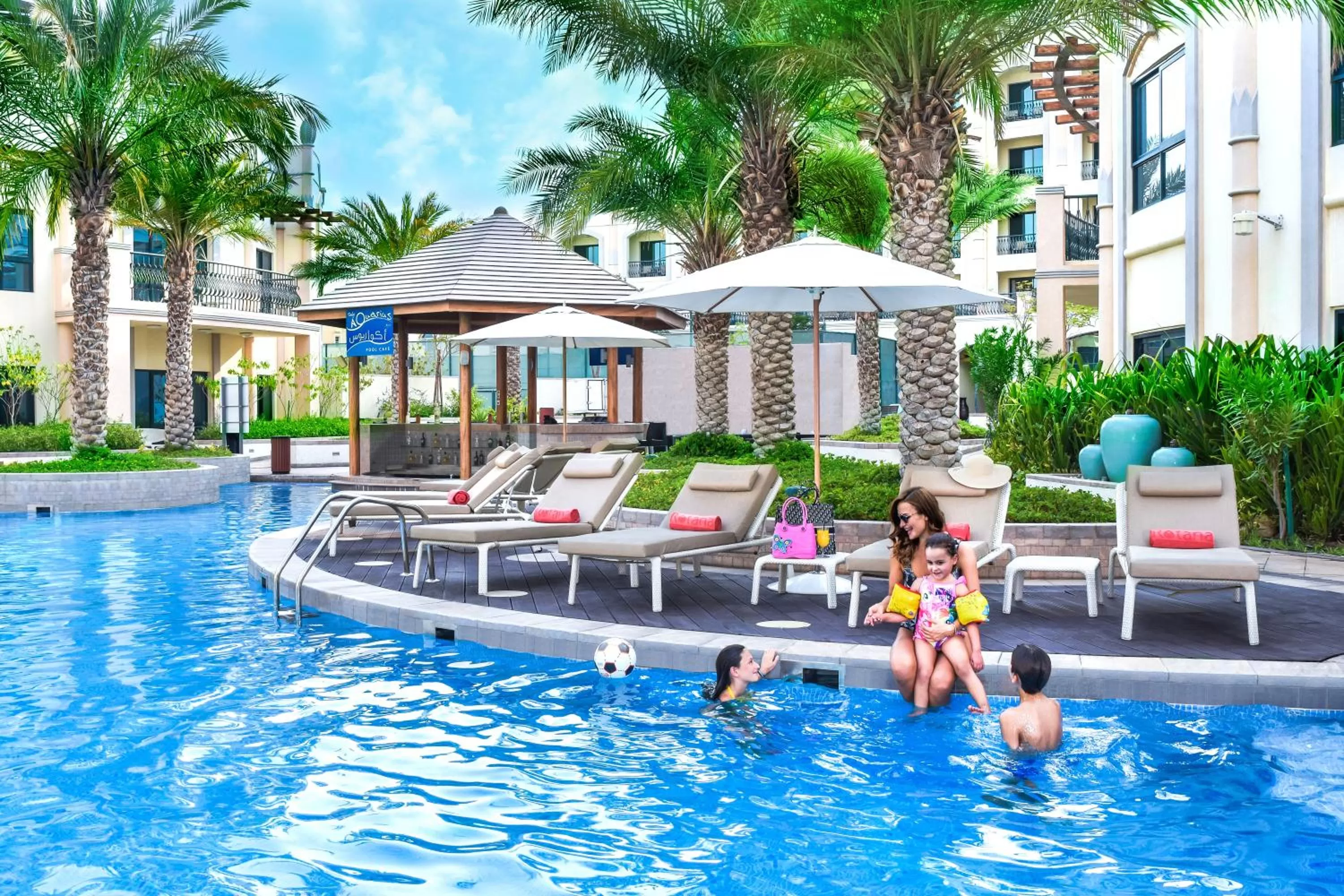 Swimming pool in Al Ain Rotana