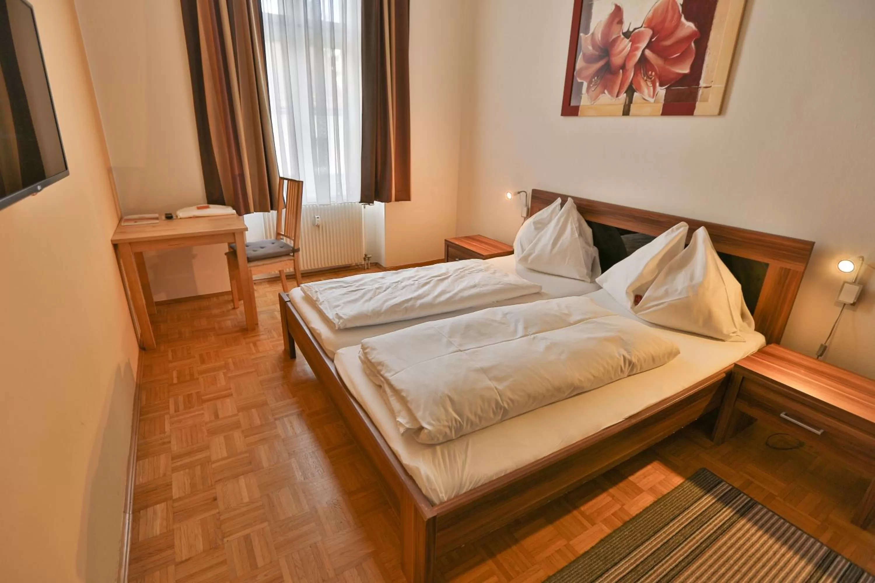 Photo of the whole room, Bed in Feldkirchnerhof