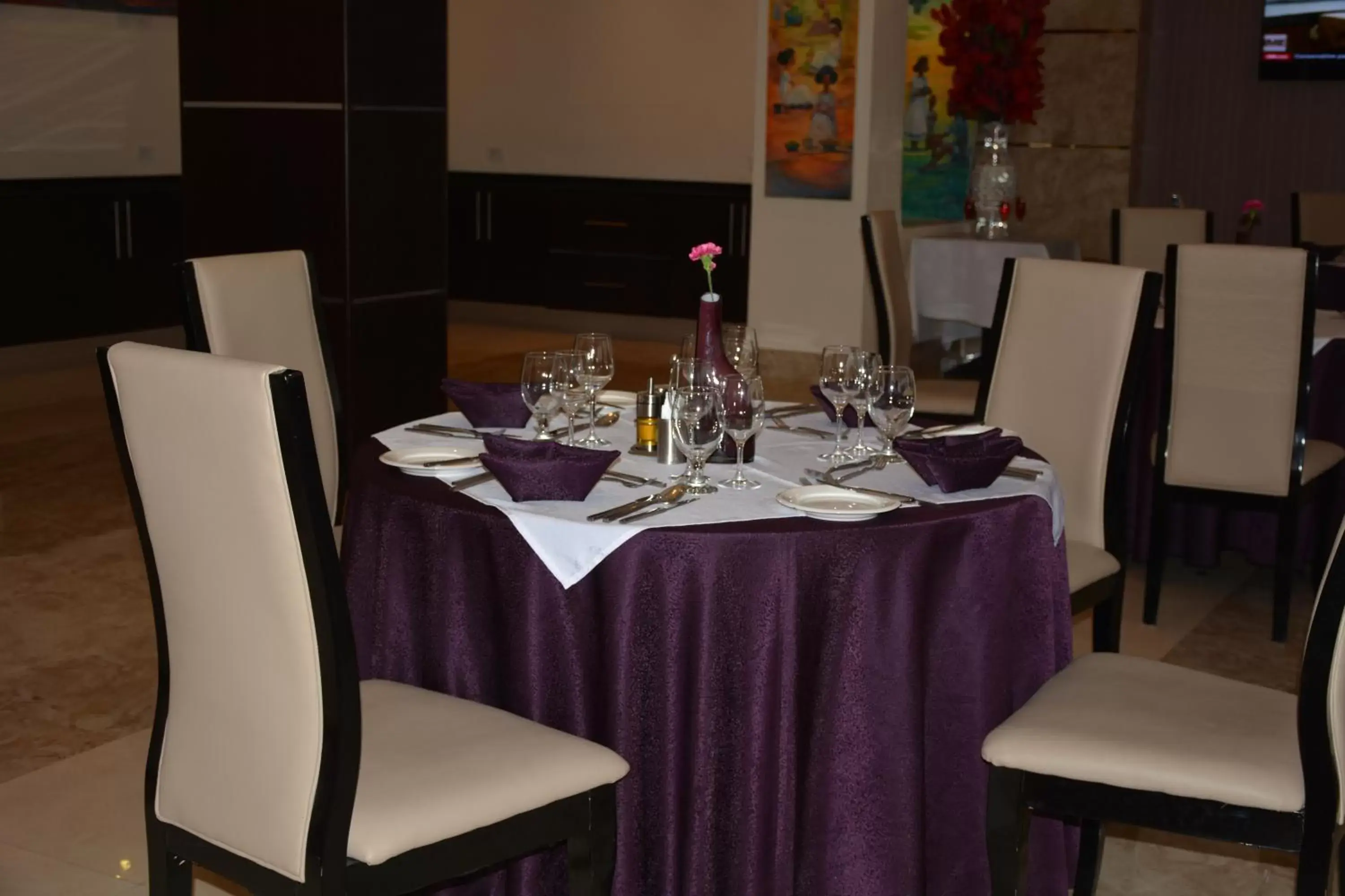 Restaurant/Places to Eat in Azzeman Hotel