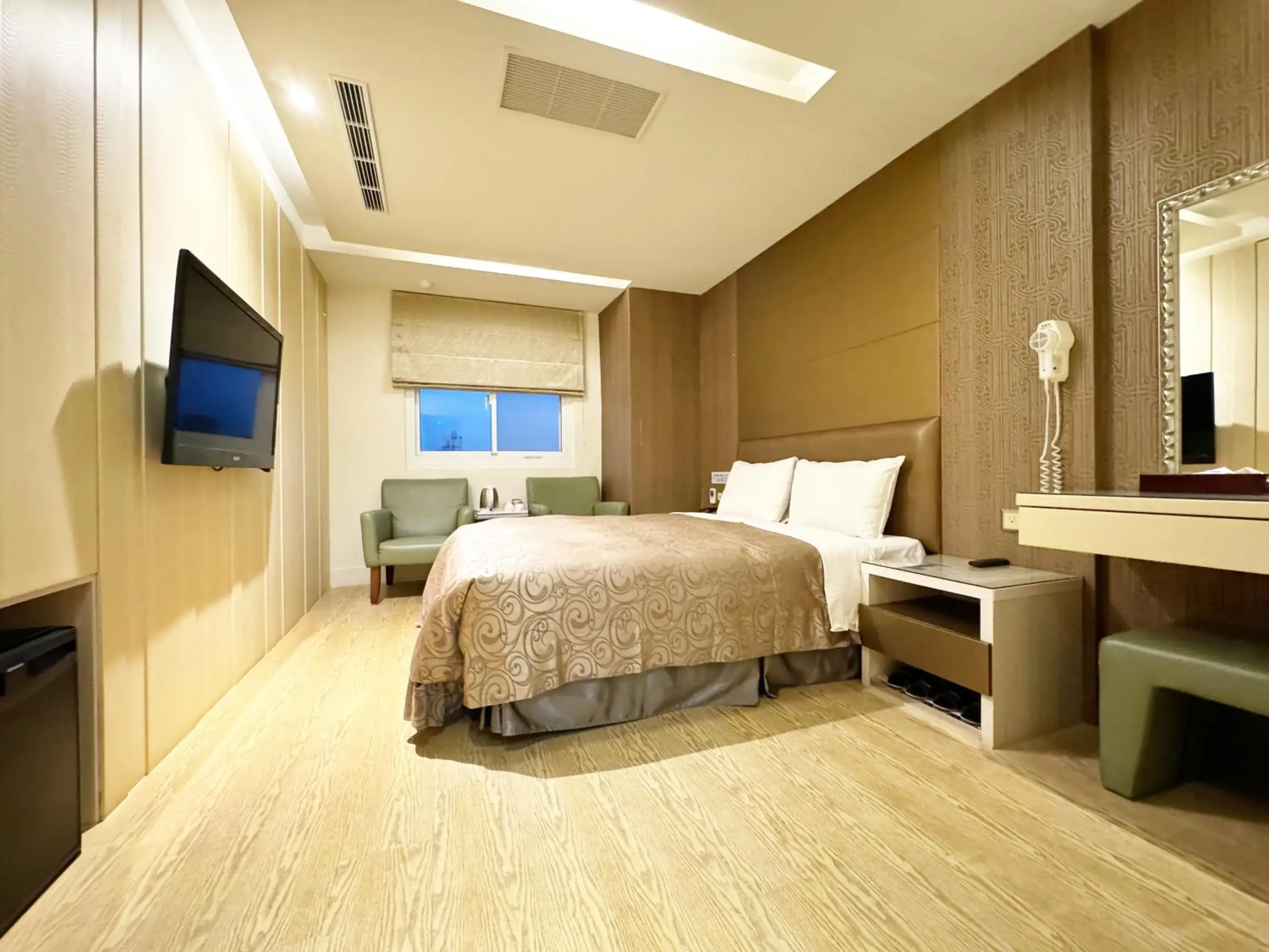 Photo of the whole room, Bed in Ai-Lai Fashion Hotel