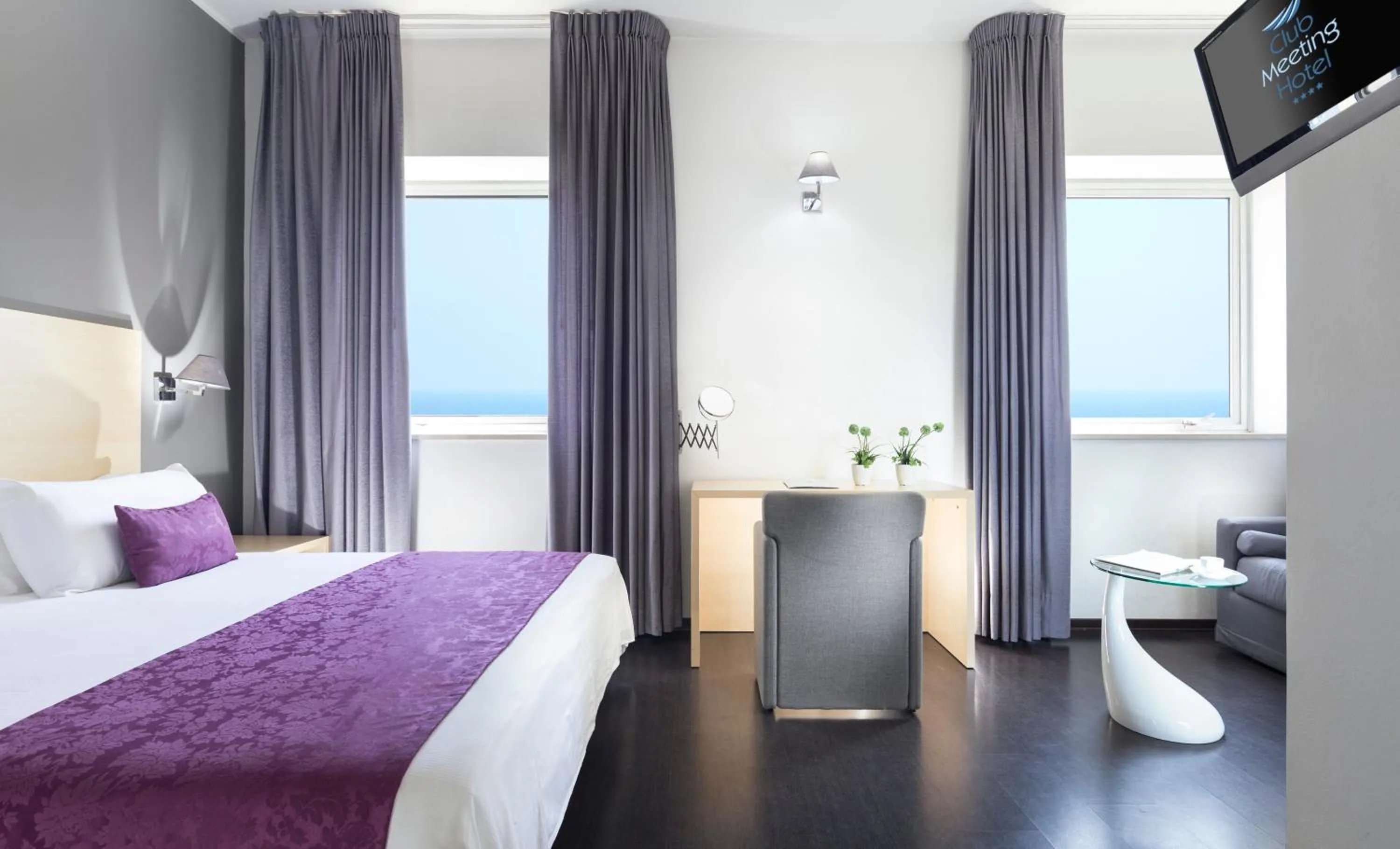 Sea view, Bed in Club Meeting Hotel