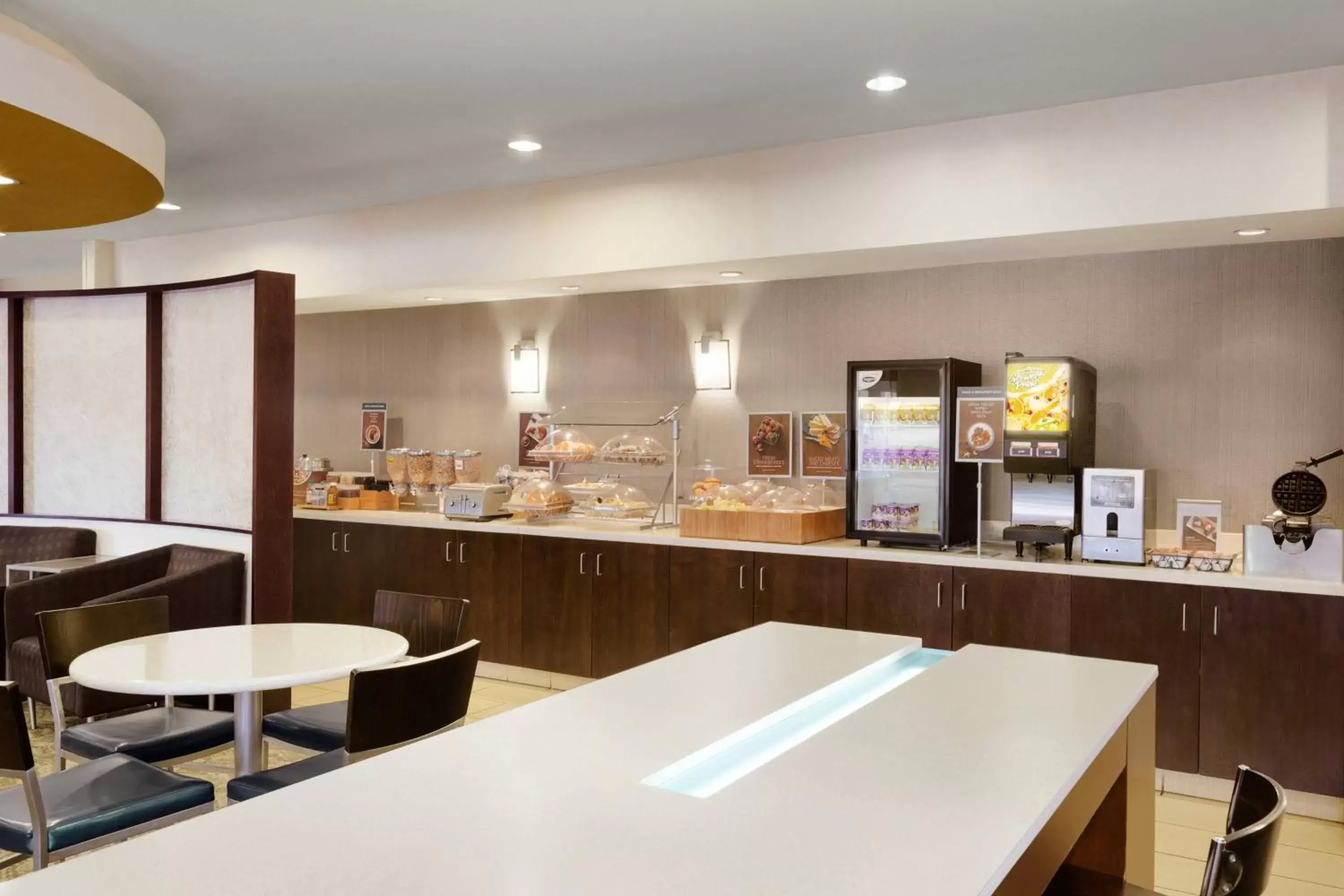 Breakfast, Restaurant/Places to Eat in SpringHill Suites Phoenix North